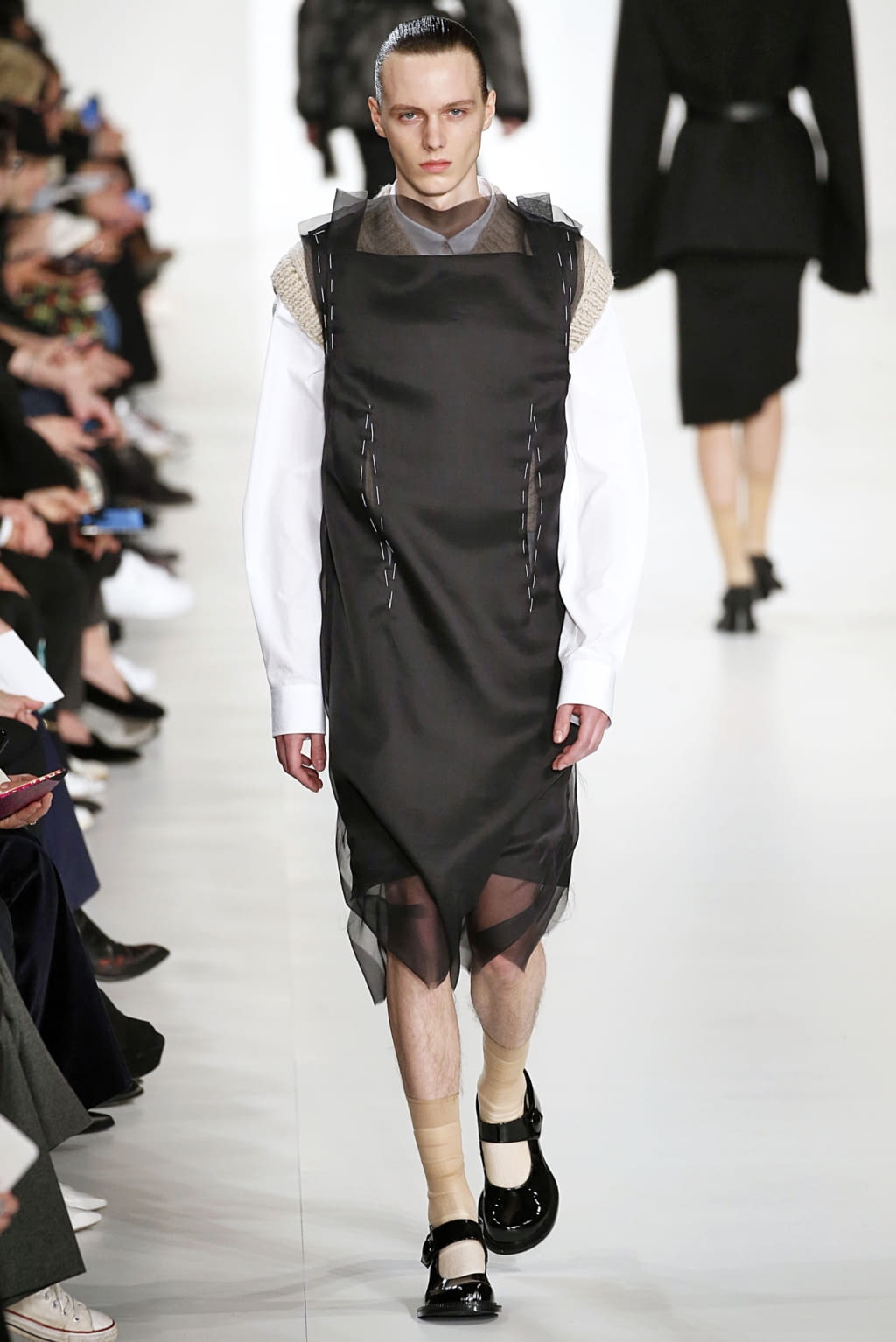 Fashion Week Paris Fall/Winter 2019 look 14 from the Maison Margiela collection womenswear