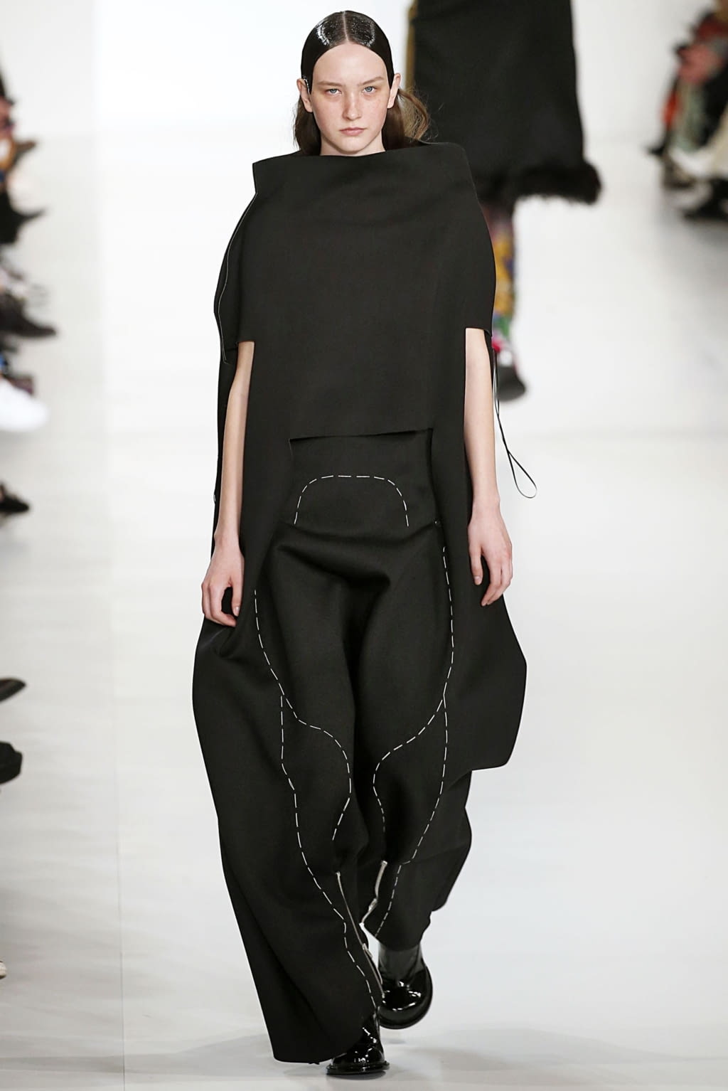 Fashion Week Paris Fall/Winter 2019 look 40 from the Maison Margiela collection womenswear