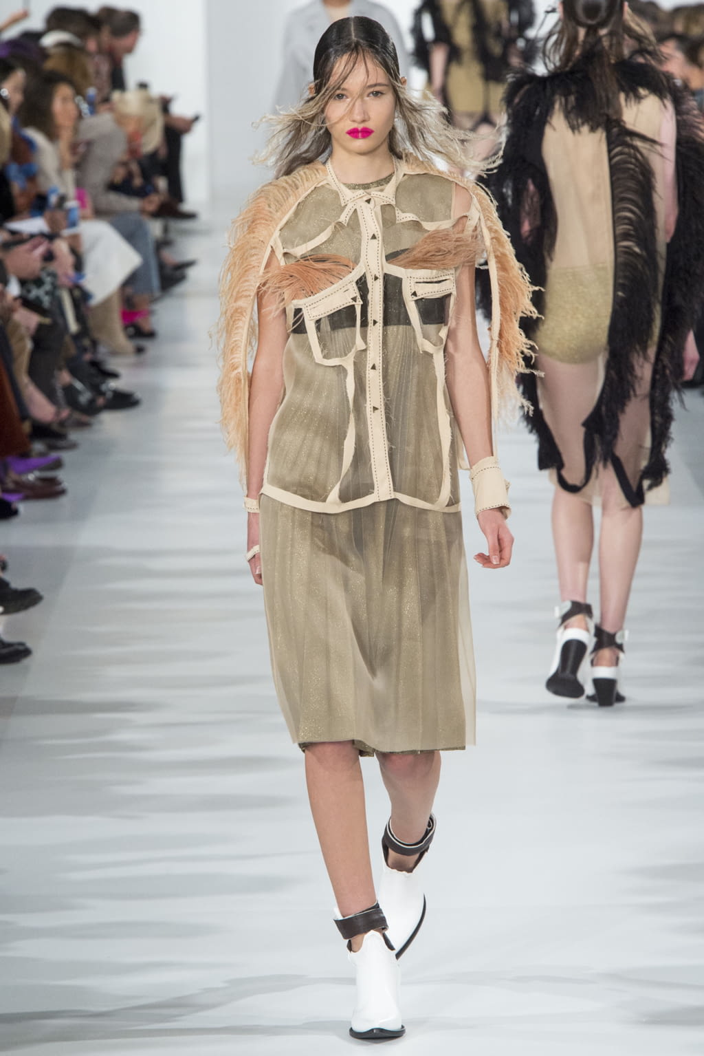 Fashion Week Paris Spring/Summer 2018 look 6 from the Maison Margiela collection womenswear