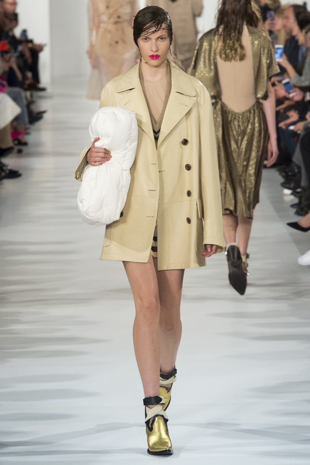 Fashion Week Paris Spring/Summer 2018 look 11 from the Maison Margiela collection 女装