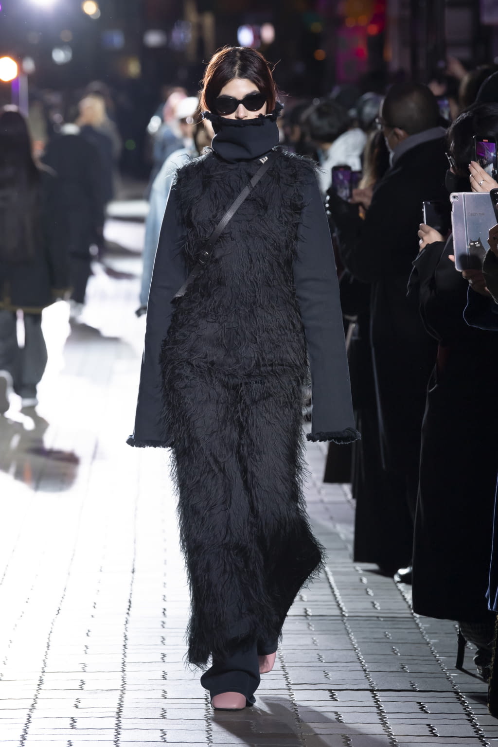 Fashion Week Paris Fall/Winter 2022 look 17 from the Maison Mihara Yasuhiro collection menswear