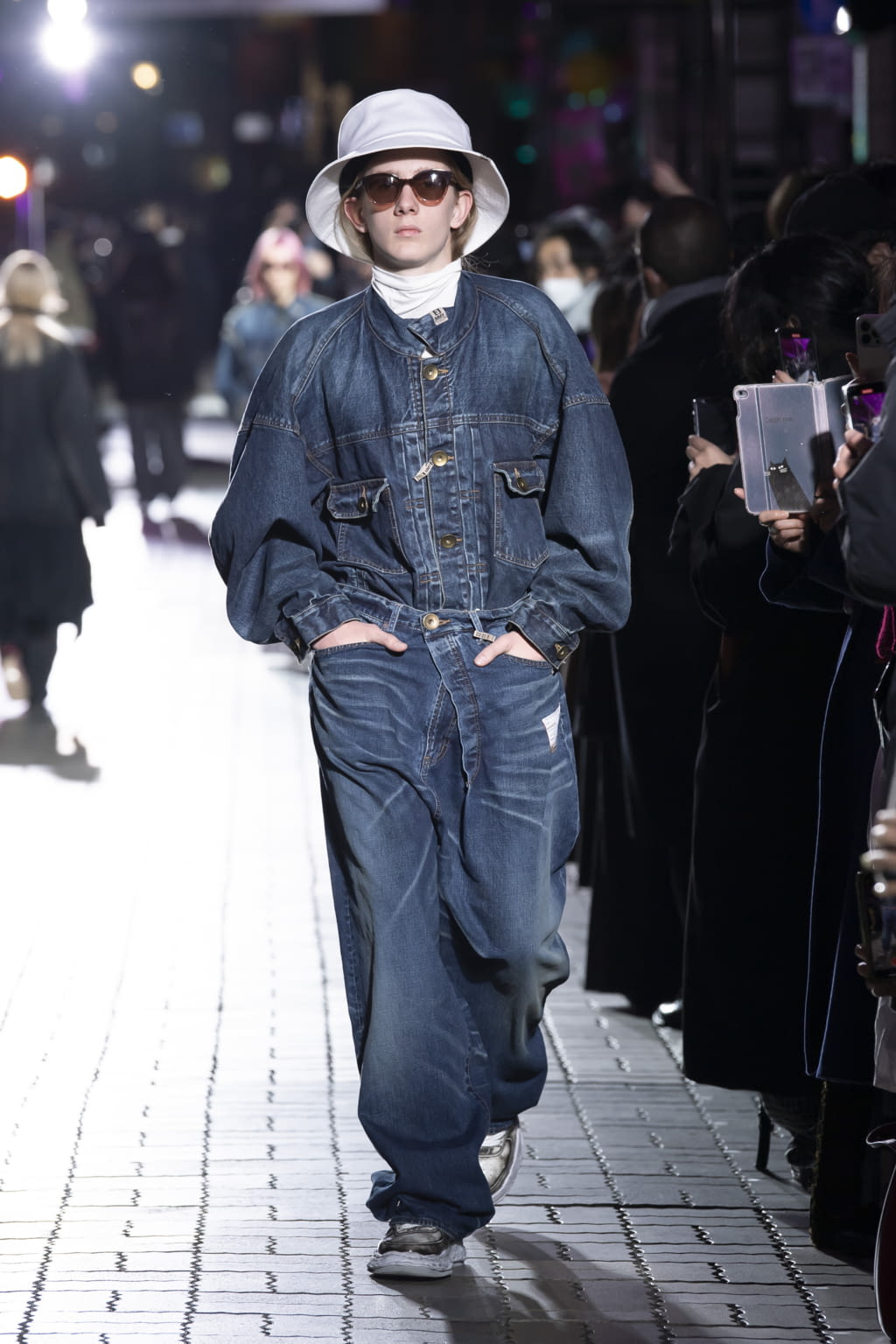 Fashion Week Paris Fall/Winter 2022 look 19 from the Maison Mihara Yasuhiro collection menswear
