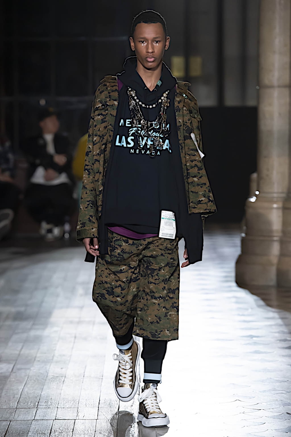 Fashion Week Paris Fall/Winter 2019 look 2 de la collection Maison Mihara Yasuhiro menswear