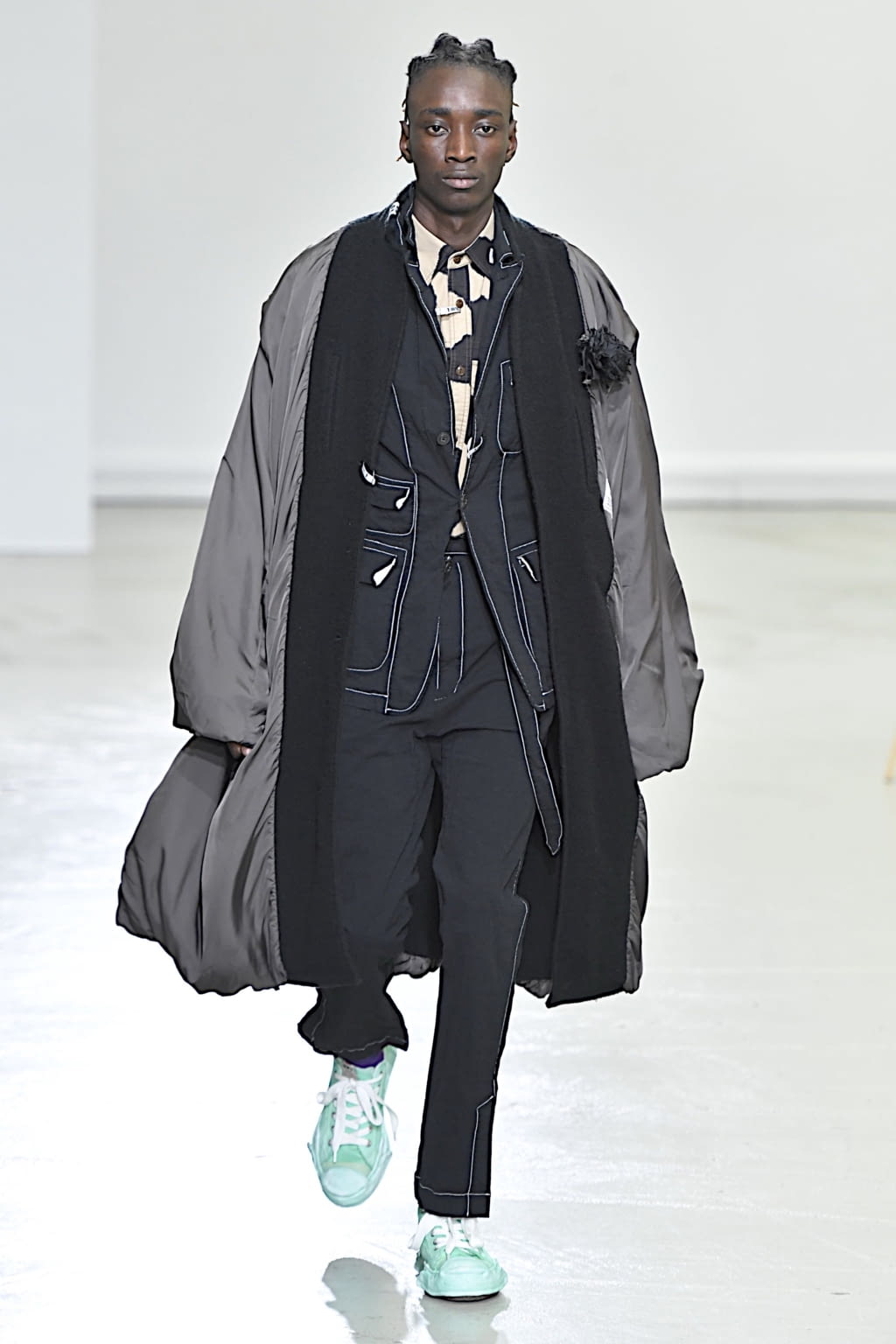 Fashion Week Paris Fall/Winter 2020 look 22 de la collection Maison Mihara Yasuhiro menswear