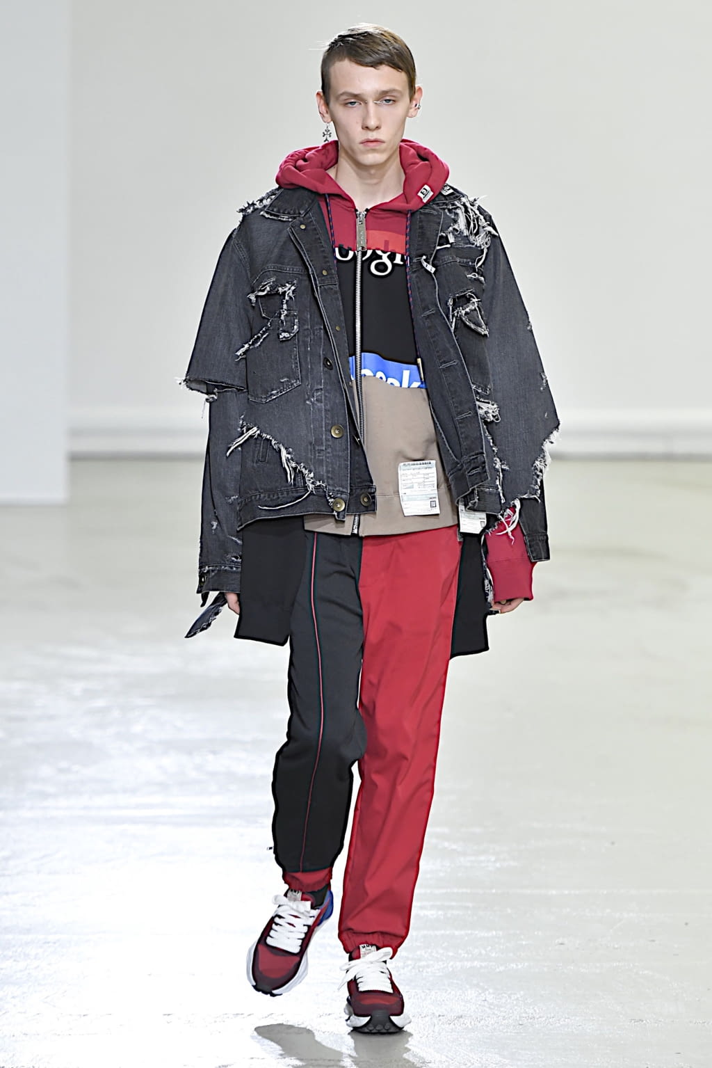 Fashion Week Paris Fall/Winter 2020 look 25 from the Maison Mihara Yasuhiro collection menswear