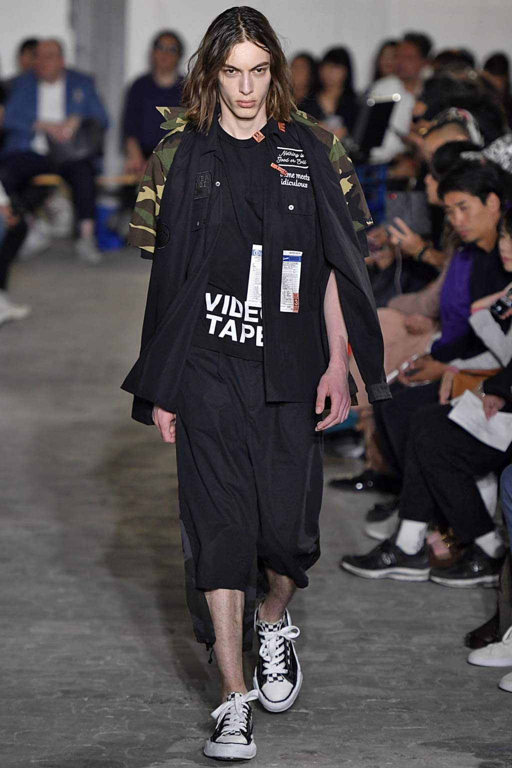 Fashion Week Paris Spring/Summer 2019 look 19 from the Maison Mihara Yasuhiro collection menswear