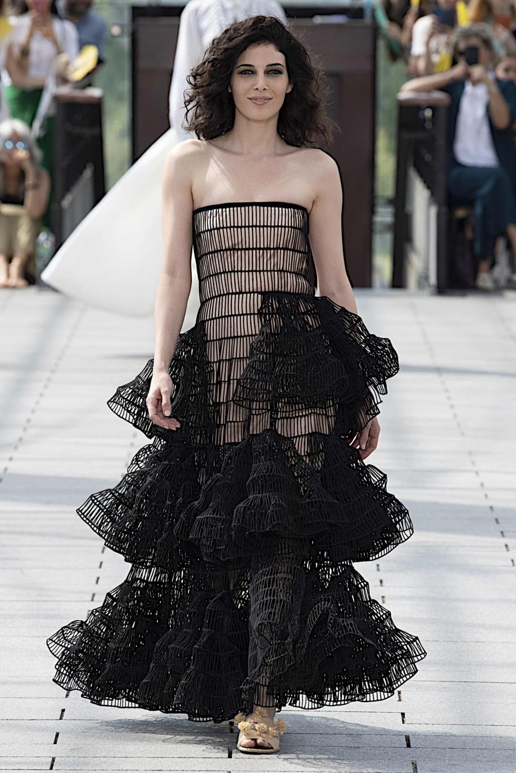 Fashion Week Paris Fall/Winter 2019 look 26 from the Maison Rabih Kayrouz collection couture