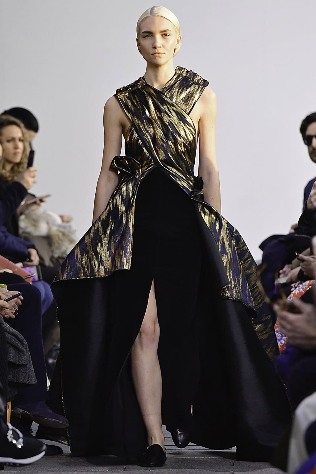 Fashion Week Paris Spring/Summer 2019 look 11 from the Maison Rabih Kayrouz collection couture