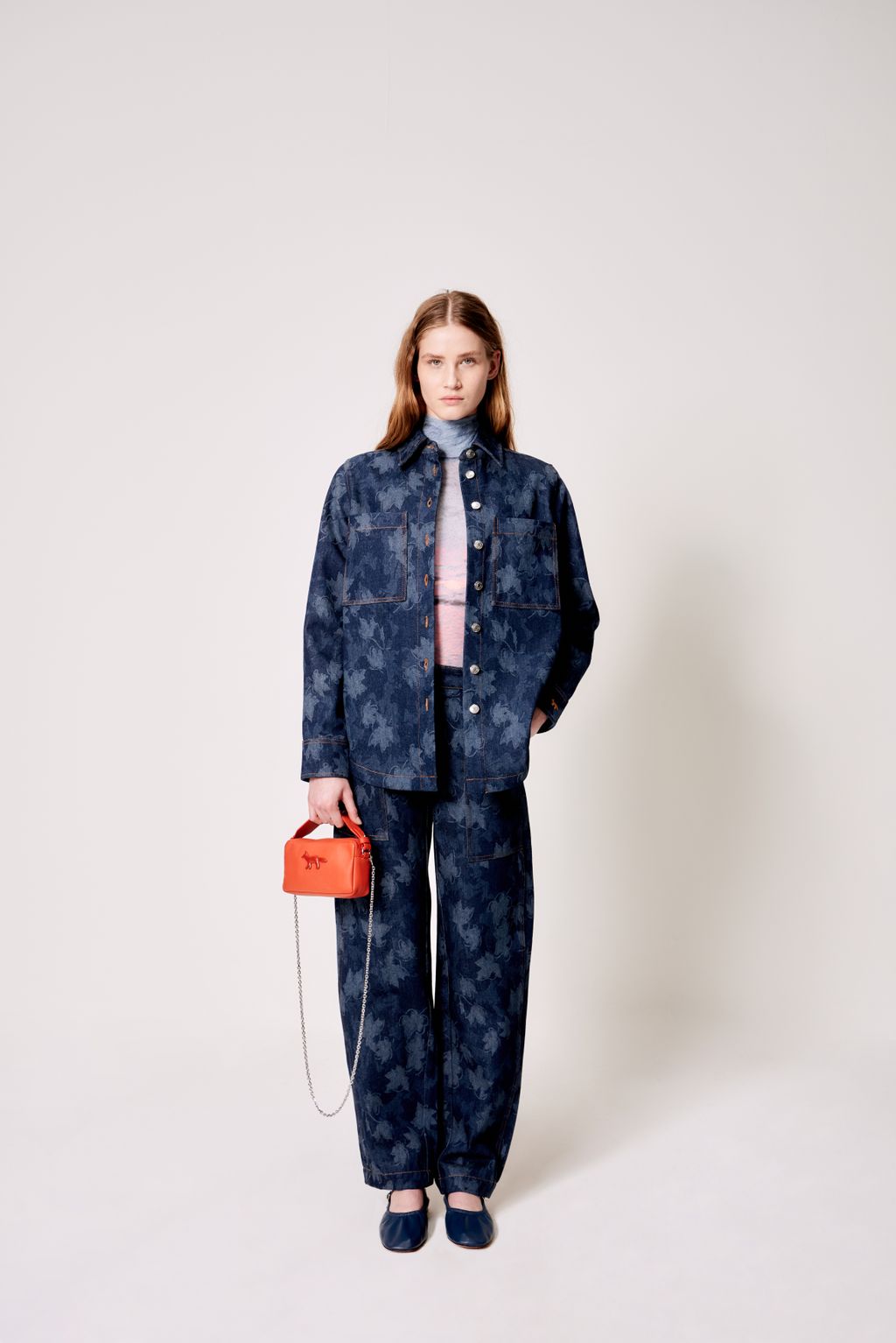 Fashion Week Paris Fall/Winter 2024 look 15 from the Maison Kitsuné collection womenswear