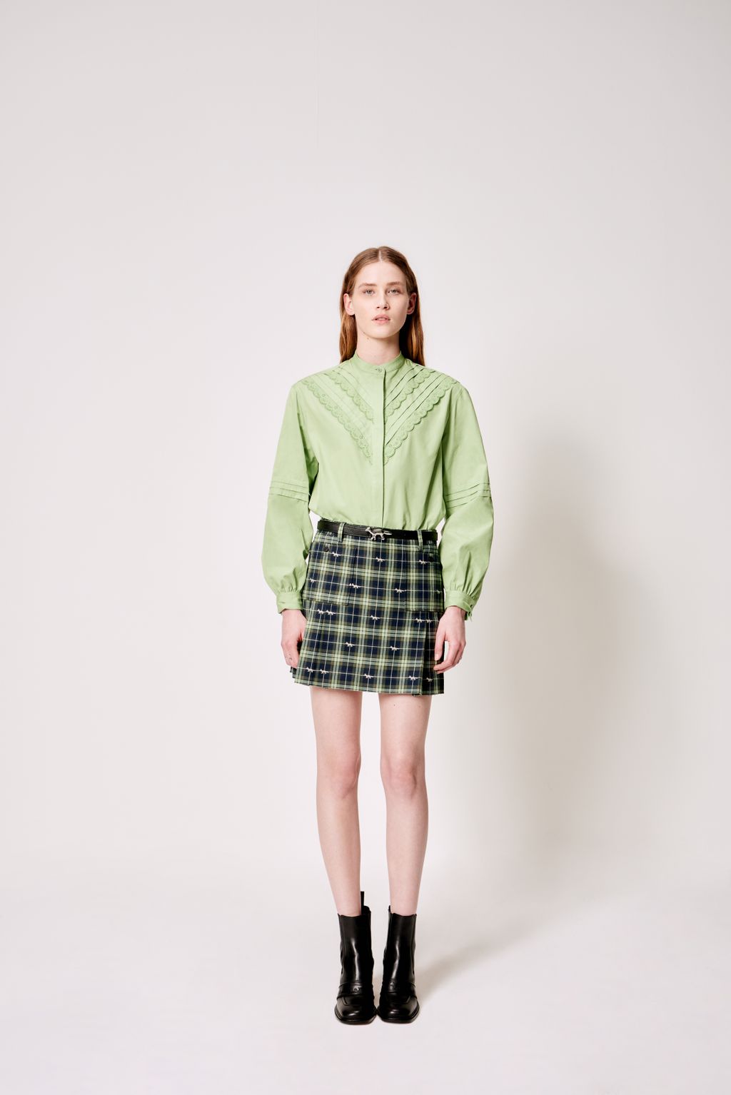 Fashion Week Paris Fall/Winter 2024 look 19 from the Maison Kitsuné collection 女装