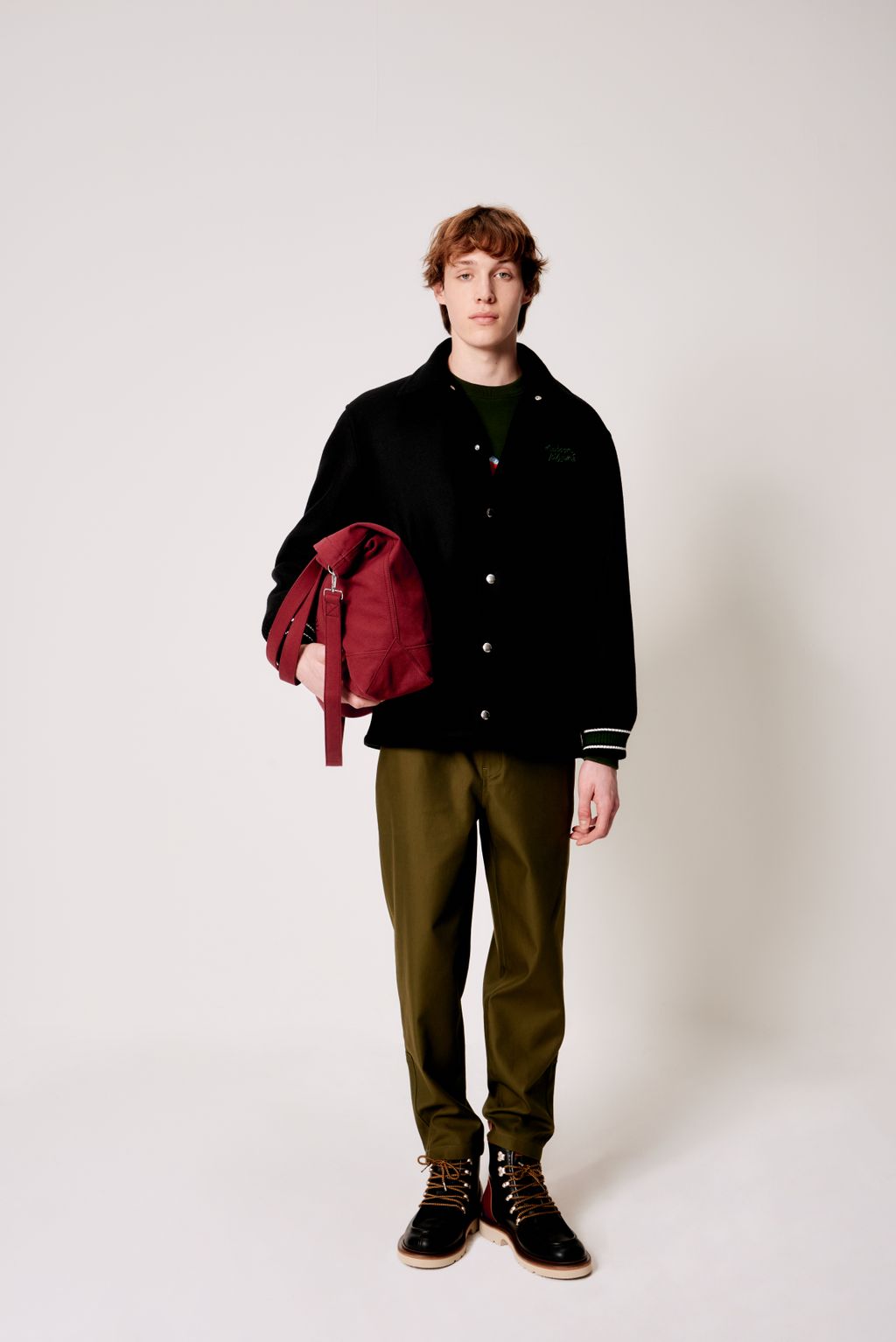 Fashion Week Paris Fall/Winter 2024 look 18 from the Maison Kitsuné collection 男装
