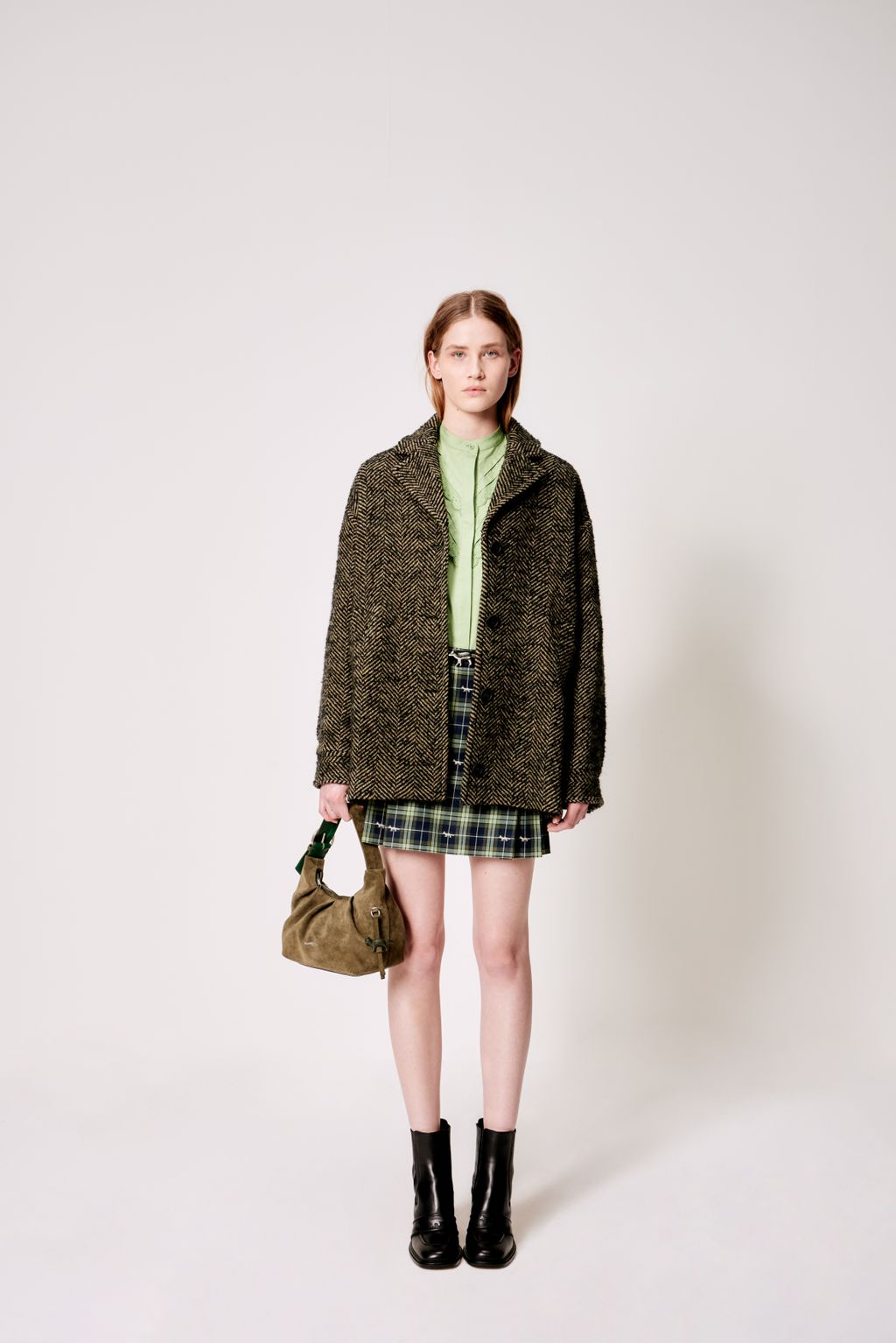 Fashion Week Paris Fall/Winter 2024 look 18 from the Maison Kitsuné collection 女装