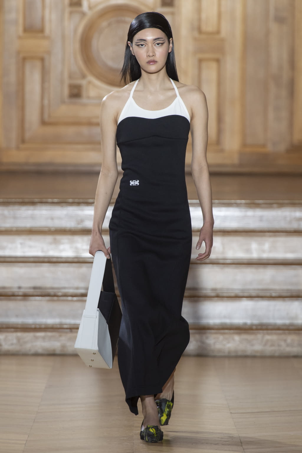 Fashion Week Paris Fall/Winter 2022 look 15 from the Maitrepierre collection womenswear