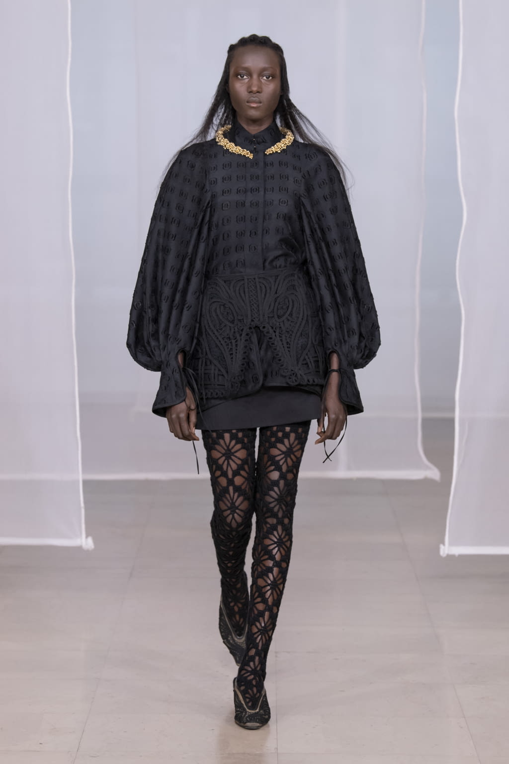 Fashion Week Paris Fall/Winter 2020 look 1 de la collection Mame Kurogouchi womenswear