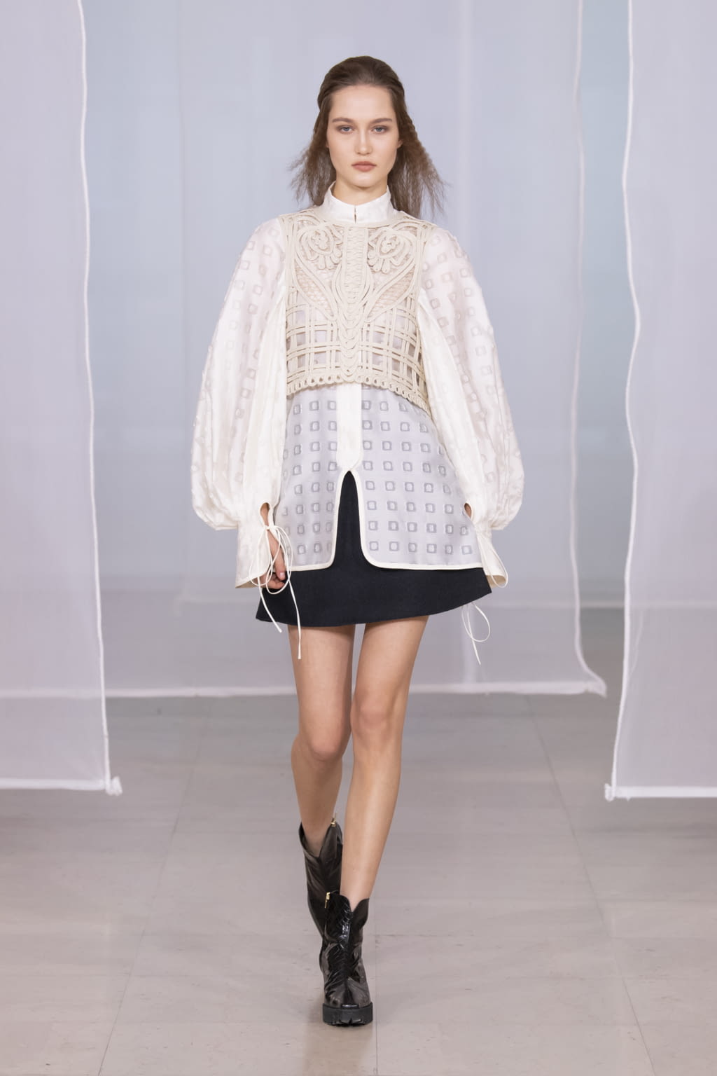 Fashion Week Paris Fall/Winter 2020 look 6 from the Mame Kurogouchi collection womenswear