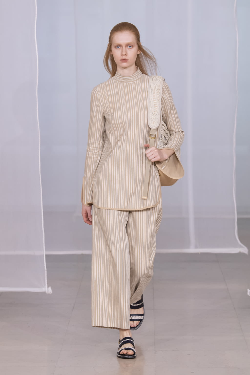 Fashion Week Paris Fall/Winter 2020 look 16 de la collection Mame Kurogouchi womenswear
