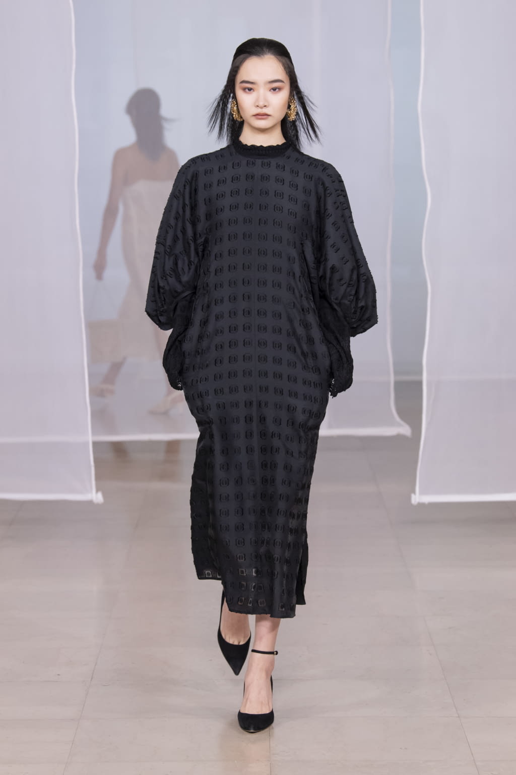 Fashion Week Paris Fall/Winter 2020 look 18 de la collection Mame Kurogouchi womenswear