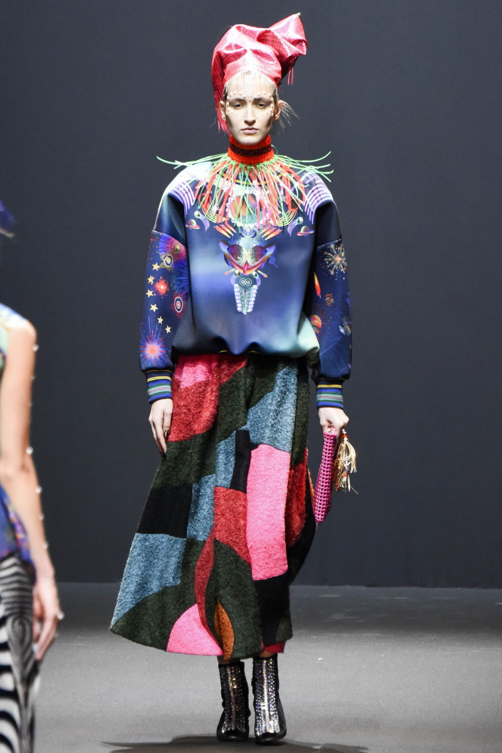 Fashion Week Paris Fall/Winter 2017 look 6 from the Manish Arora collection womenswear