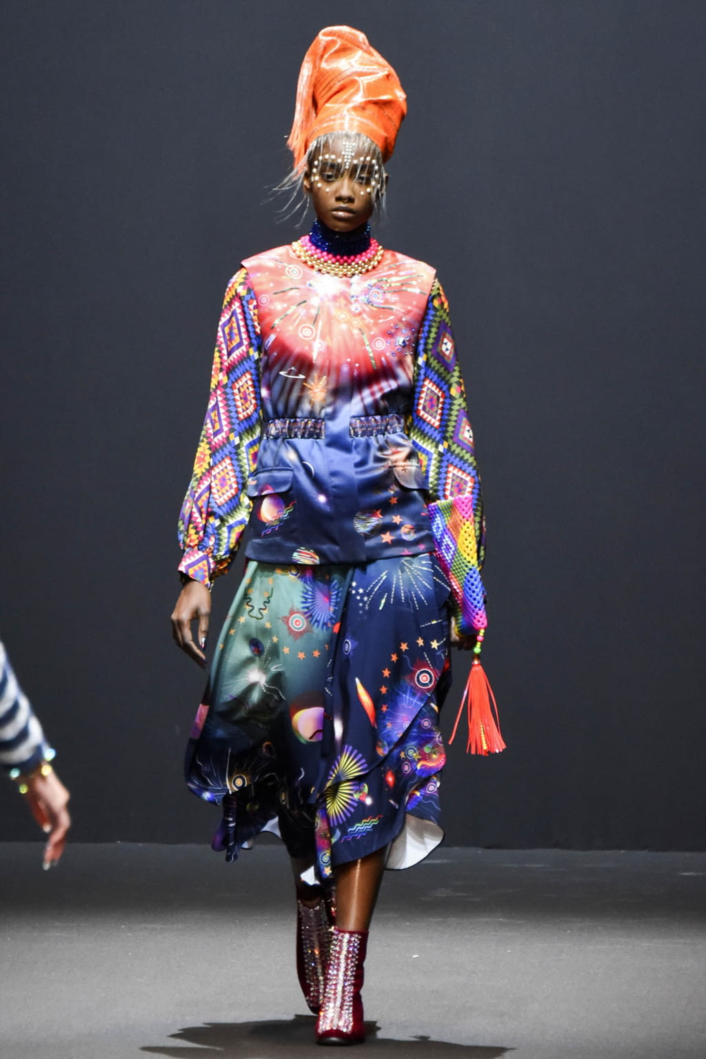Fashion Week Paris Fall/Winter 2017 look 7 from the Manish Arora collection womenswear