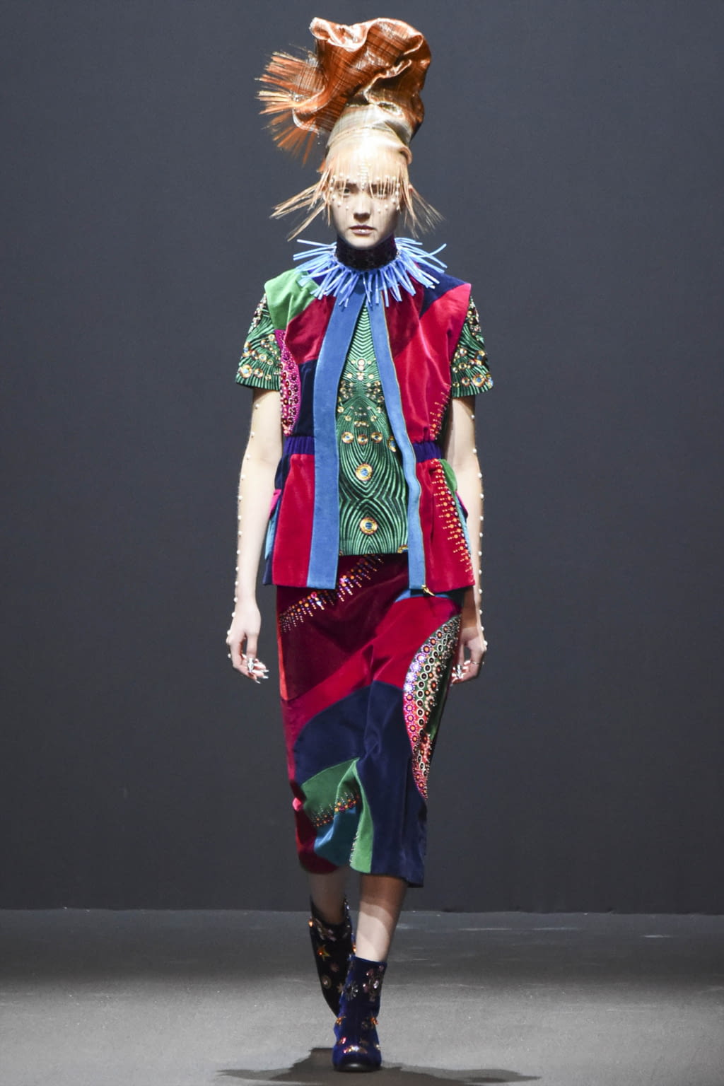 Fashion Week Paris Fall/Winter 2017 look 10 from the Manish Arora collection womenswear