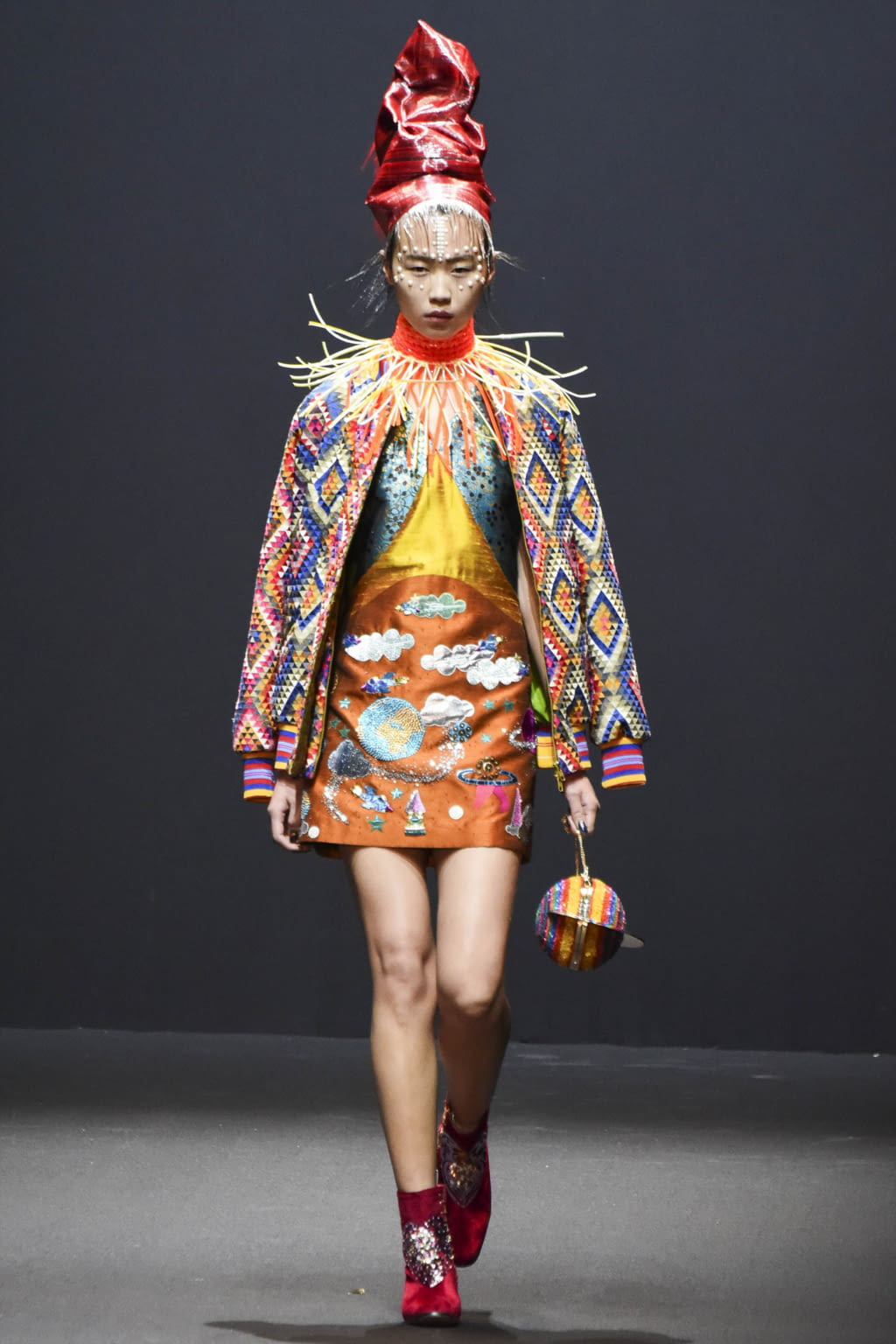 Fashion Week Paris Fall/Winter 2017 look 14 from the Manish Arora collection womenswear