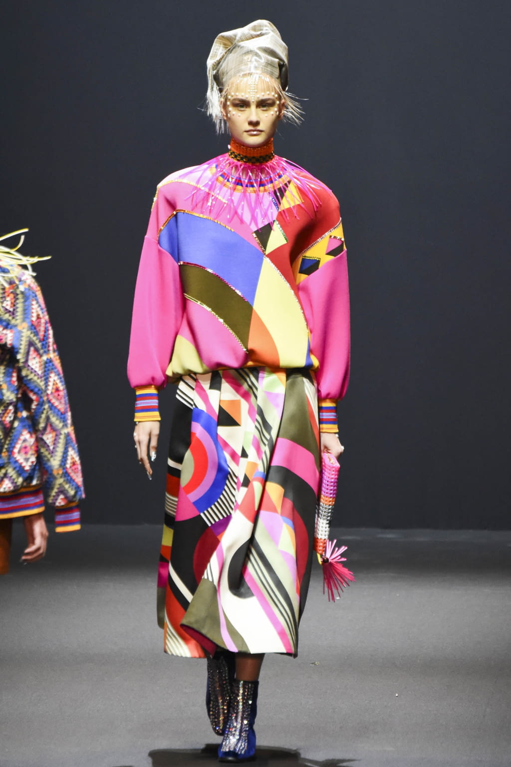 Fashion Week Paris Fall/Winter 2017 look 16 from the Manish Arora collection womenswear