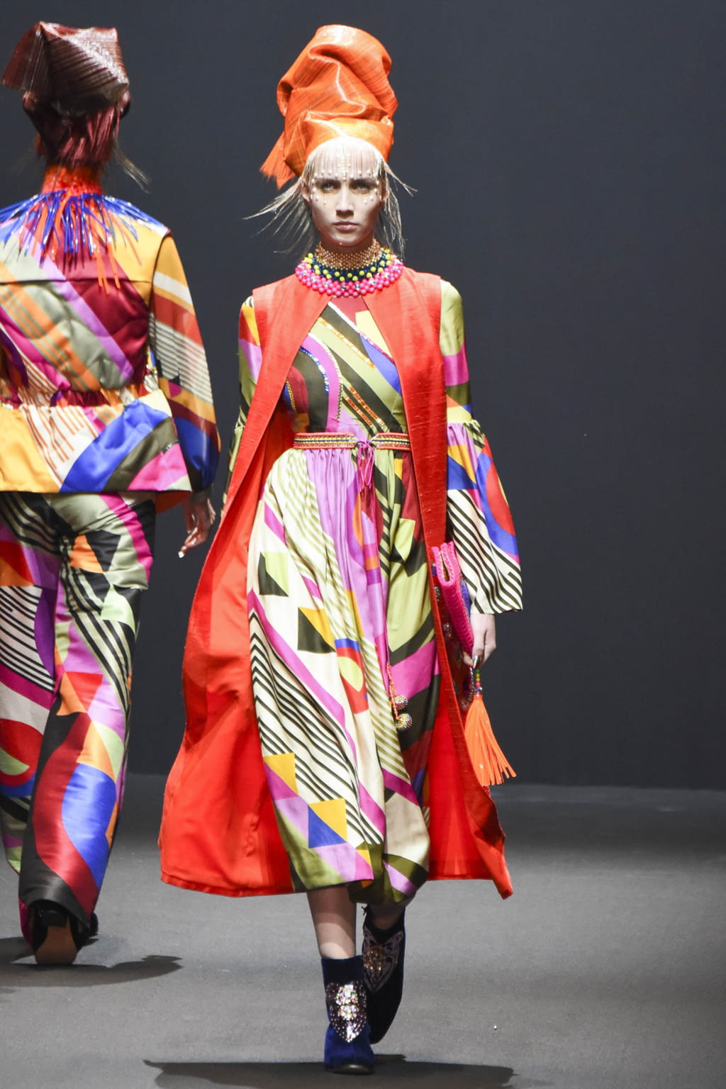 Fashion Week Paris Fall/Winter 2017 look 19 from the Manish Arora collection womenswear