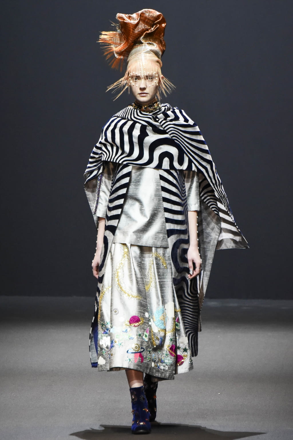 Fashion Week Paris Fall/Winter 2017 look 29 de la collection Manish Arora womenswear
