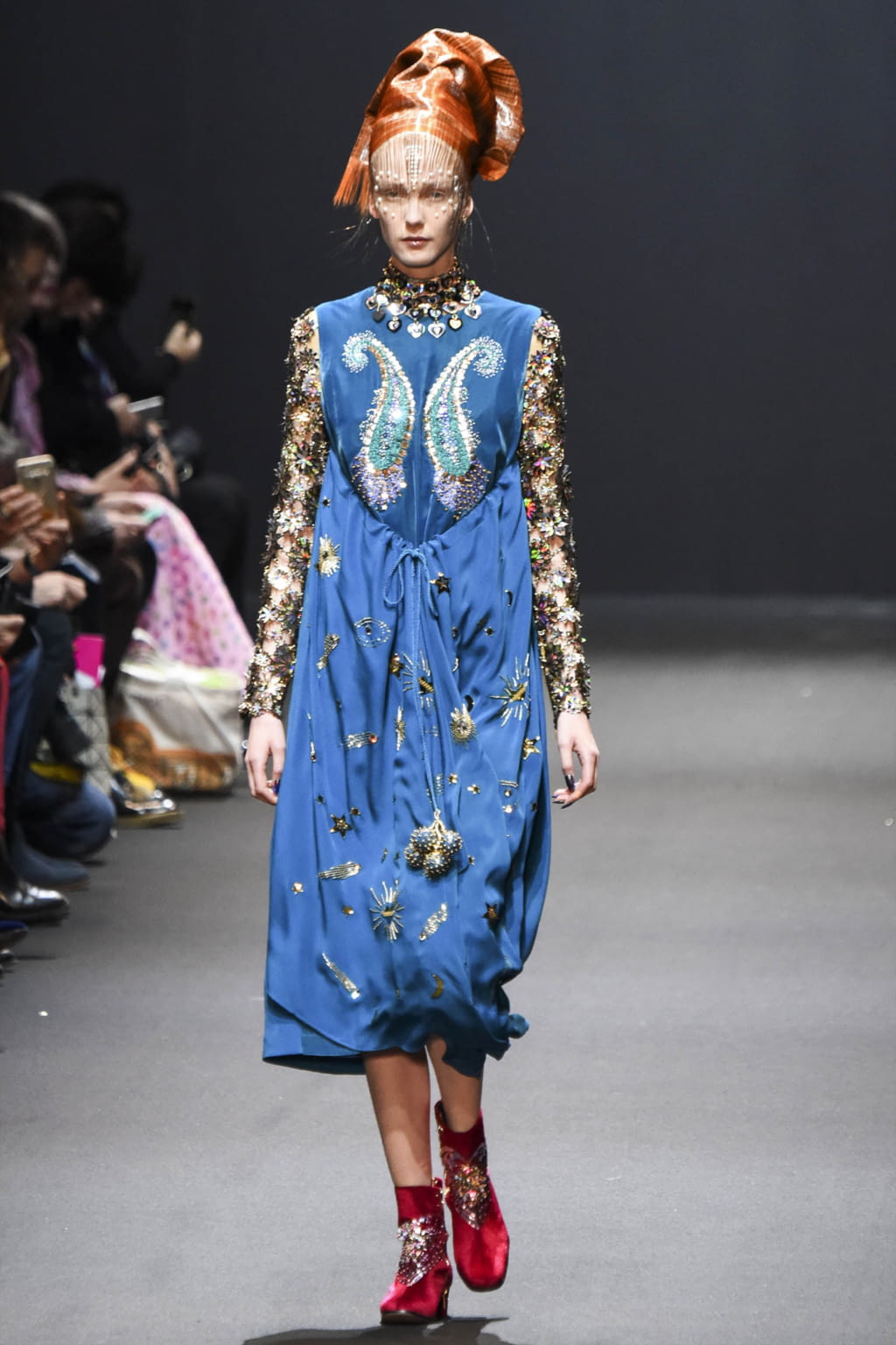 Fashion Week Paris Fall/Winter 2017 look 32 from the Manish Arora collection womenswear