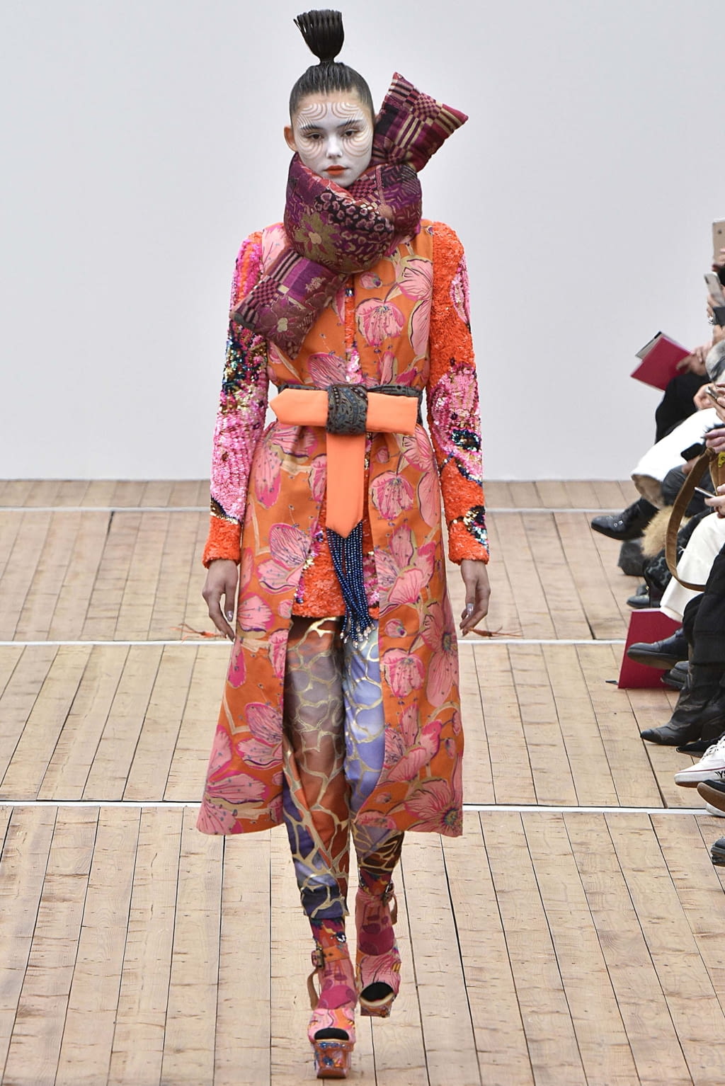 Fashion Week Paris Fall/Winter 2018 look 2 from the Manish Arora collection womenswear