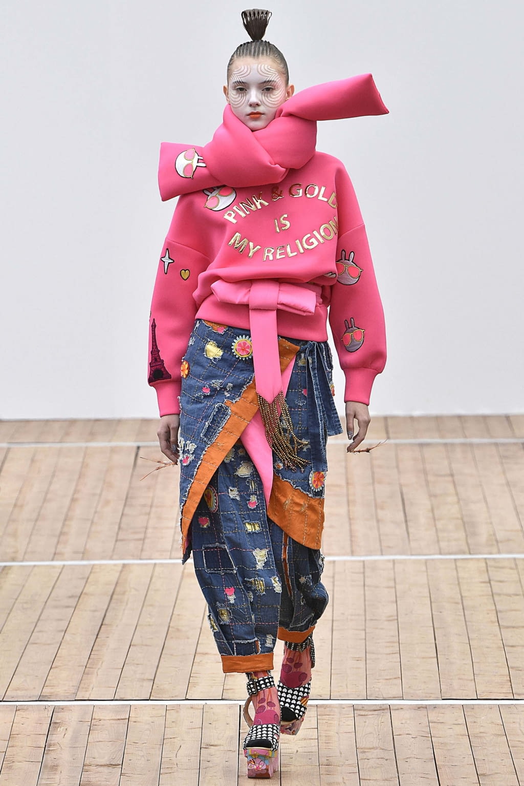 Fashion Week Paris Fall/Winter 2018 look 4 from the Manish Arora collection 女装