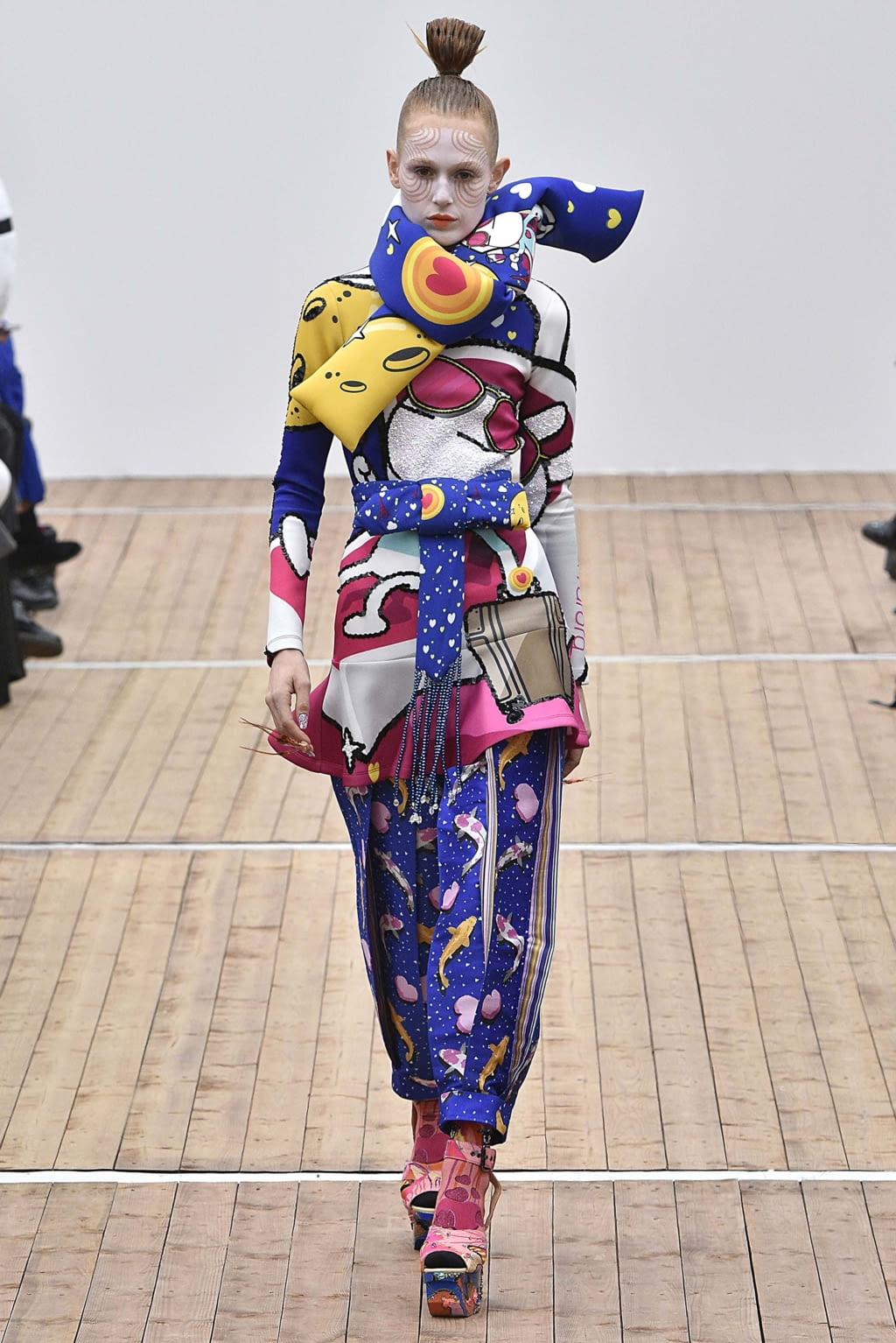Fashion Week Paris Fall/Winter 2018 look 10 from the Manish Arora collection 女装