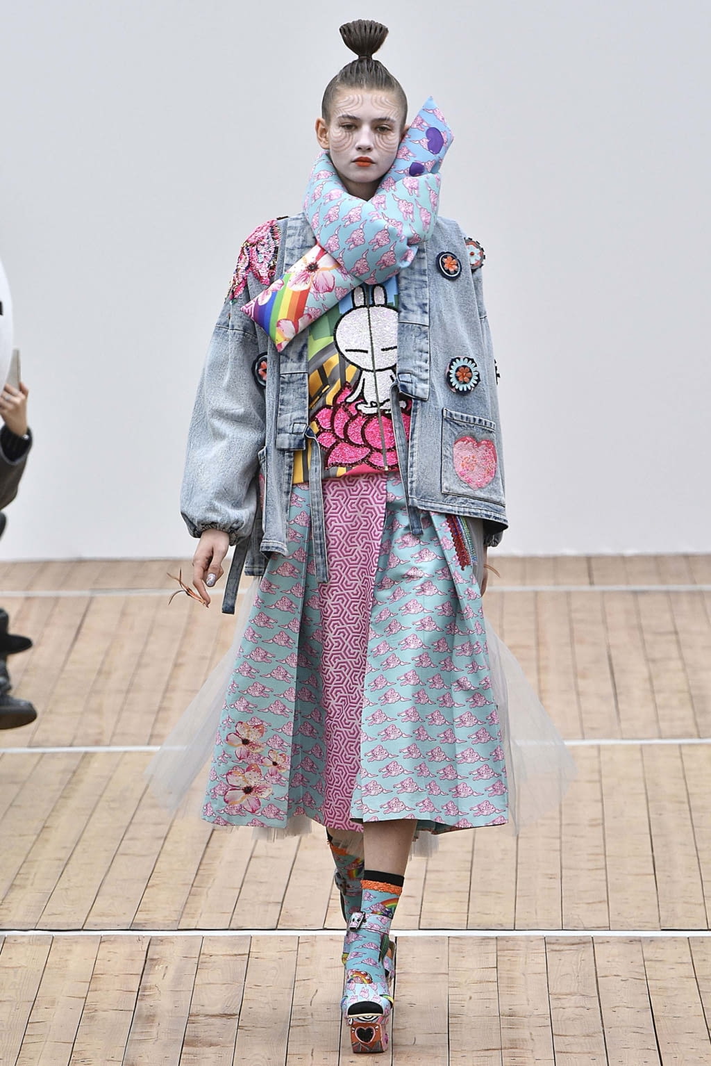 Fashion Week Paris Fall/Winter 2018 look 15 from the Manish Arora collection 女装
