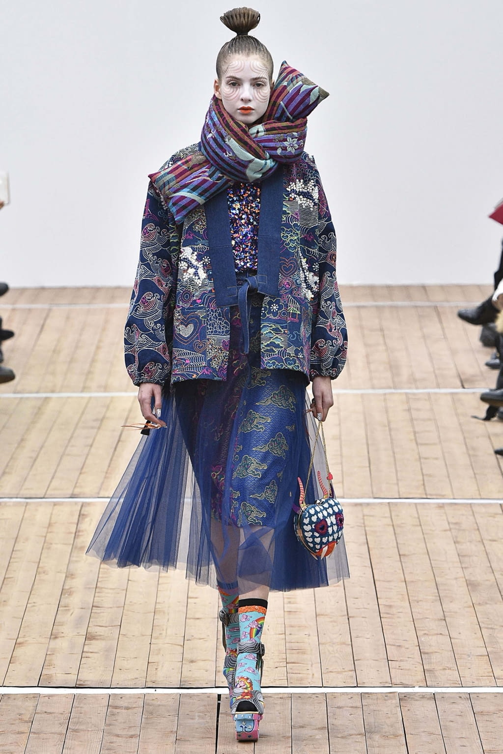 Fashion Week Paris Fall/Winter 2018 look 17 from the Manish Arora collection womenswear