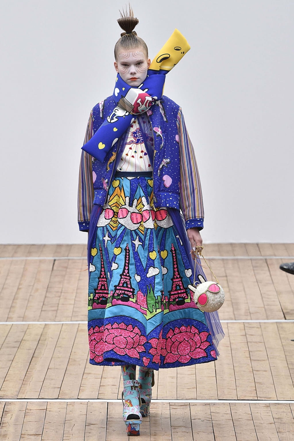 Fashion Week Paris Fall/Winter 2018 look 20 from the Manish Arora collection 女装