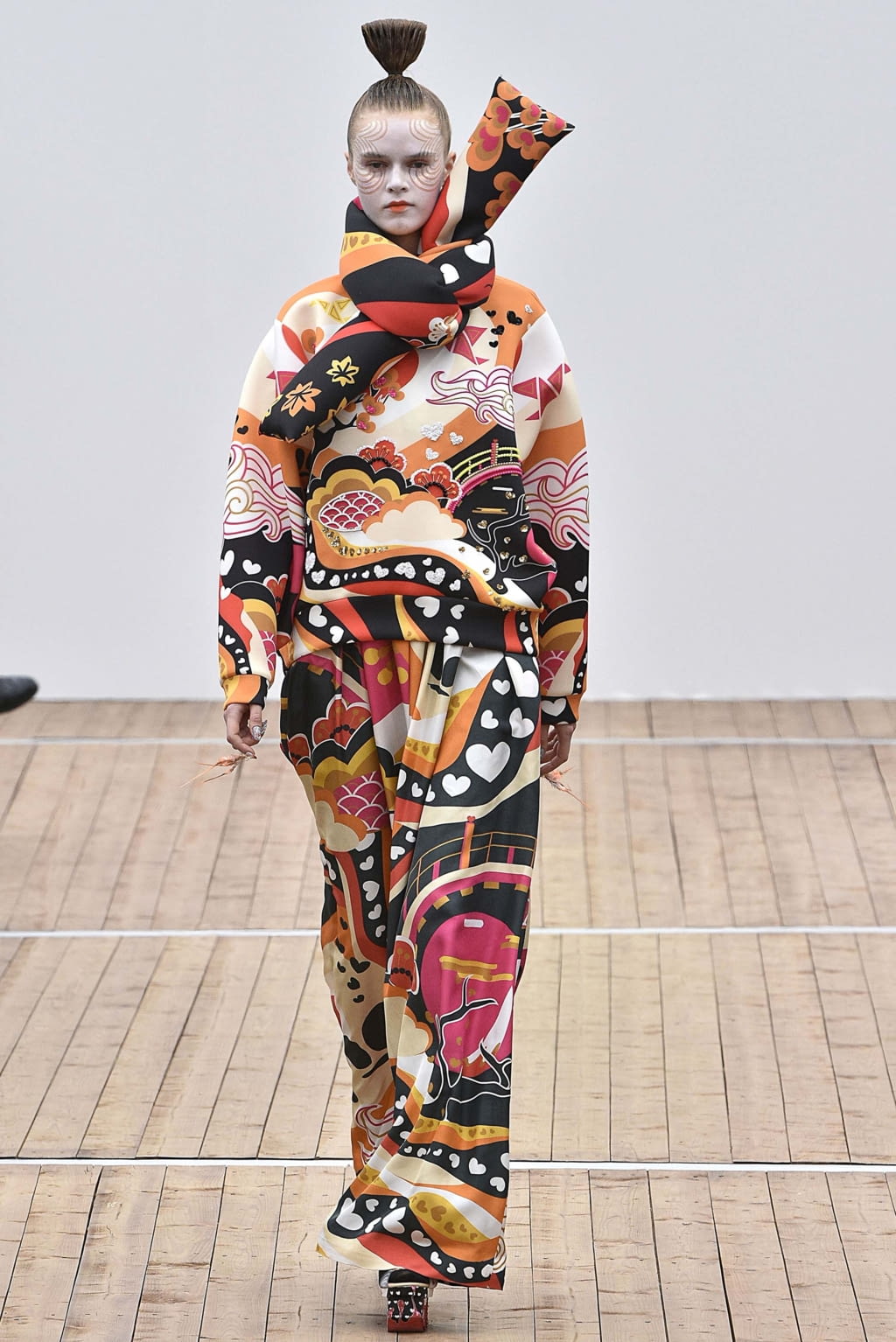 Fashion Week Paris Fall/Winter 2018 look 29 from the Manish Arora collection 女装