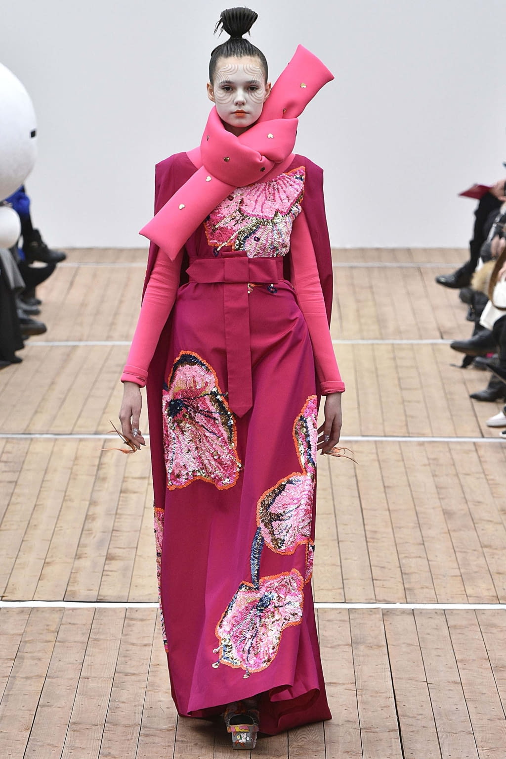 Fashion Week Paris Fall/Winter 2018 look 31 from the Manish Arora collection womenswear