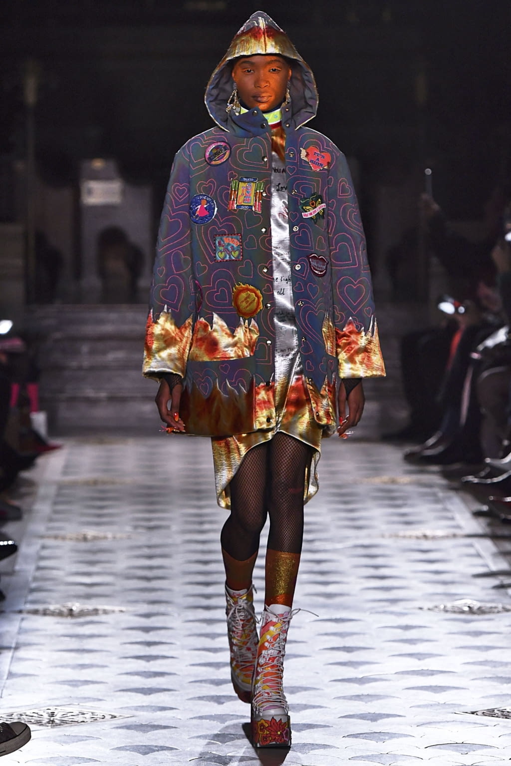 Fashion Week Paris Fall/Winter 2019 look 3 from the Manish Arora collection 女装