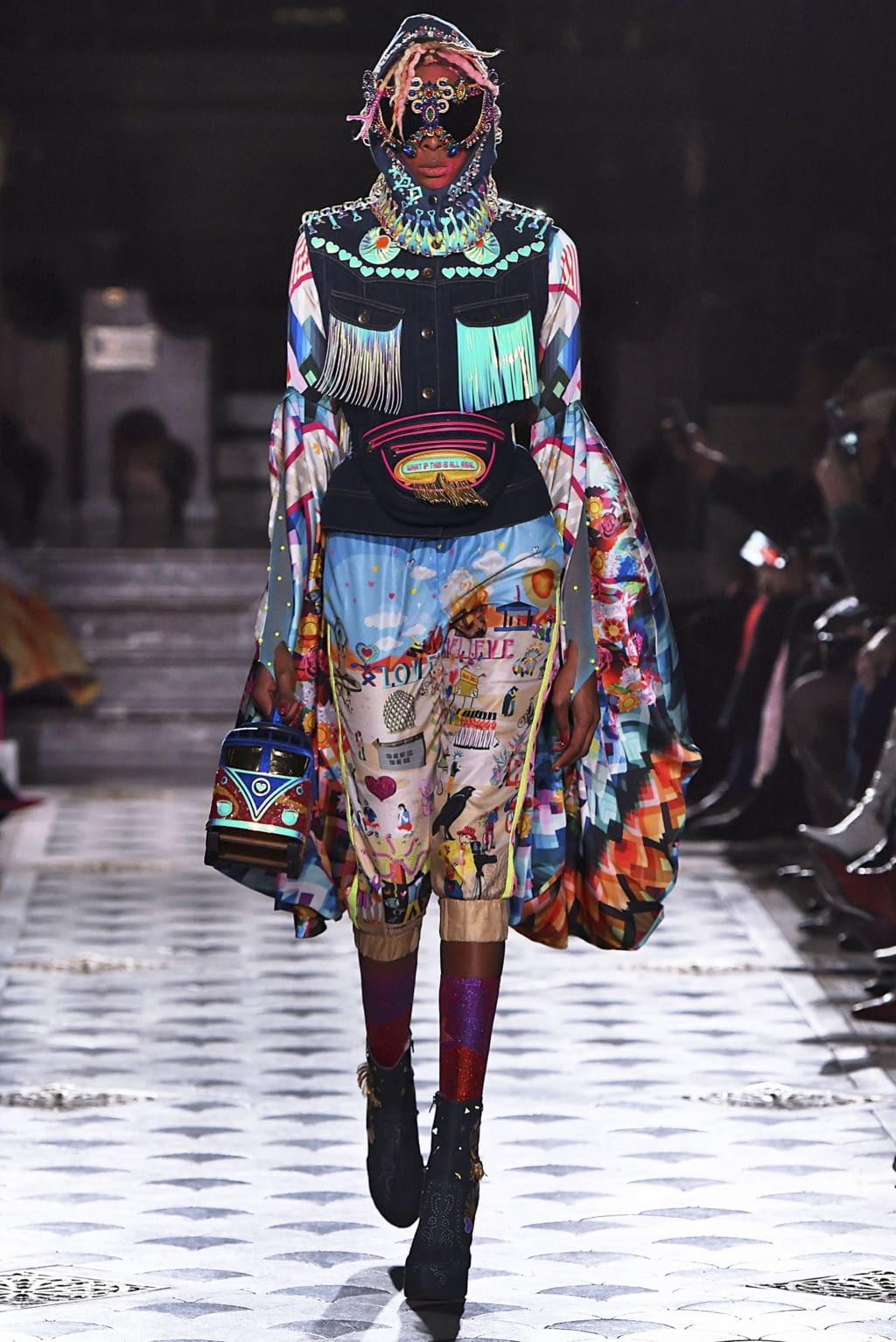 Fashion Week Paris Fall/Winter 2019 look 5 from the Manish Arora collection 女装