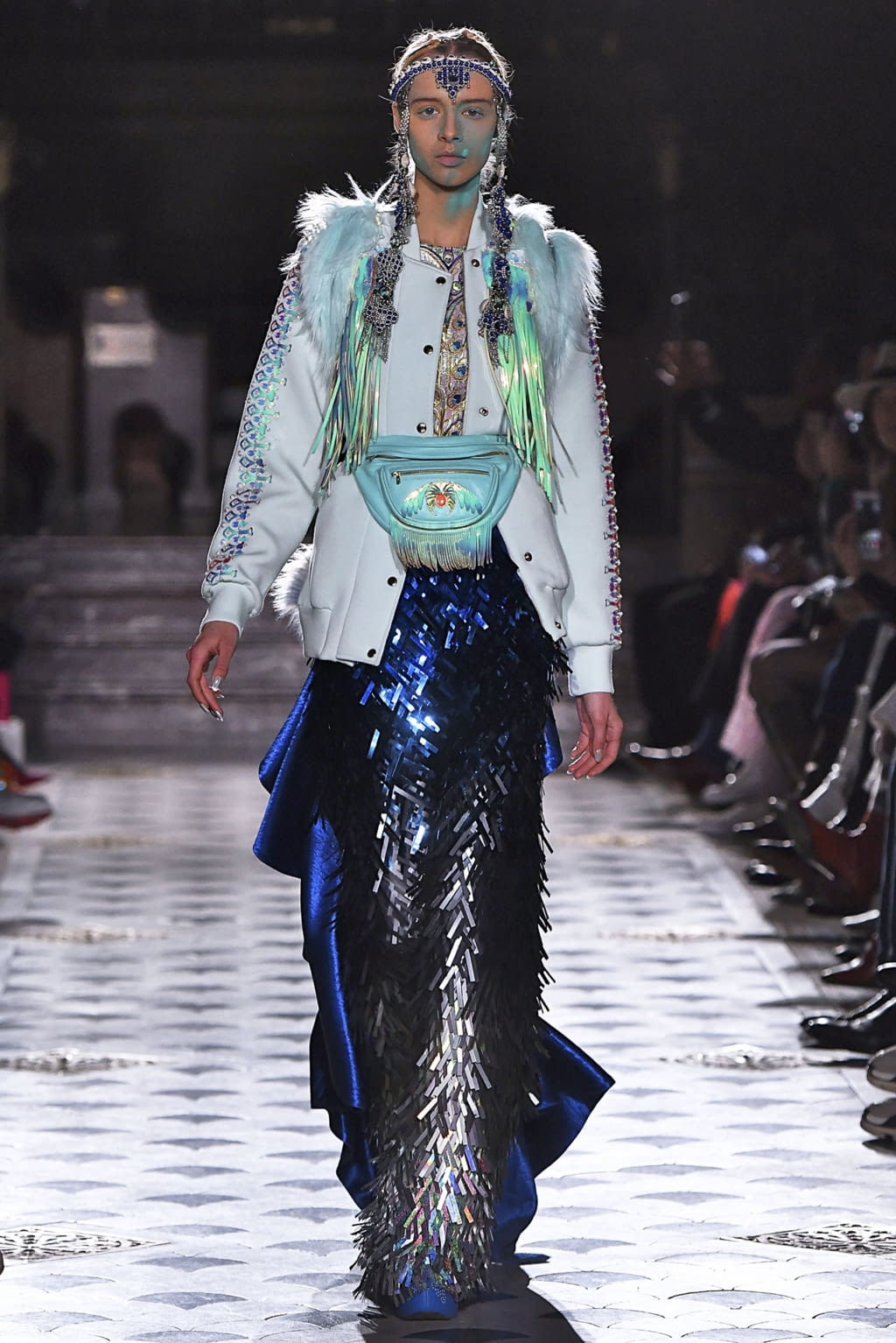 Fashion Week Paris Fall/Winter 2019 look 10 from the Manish Arora collection 女装