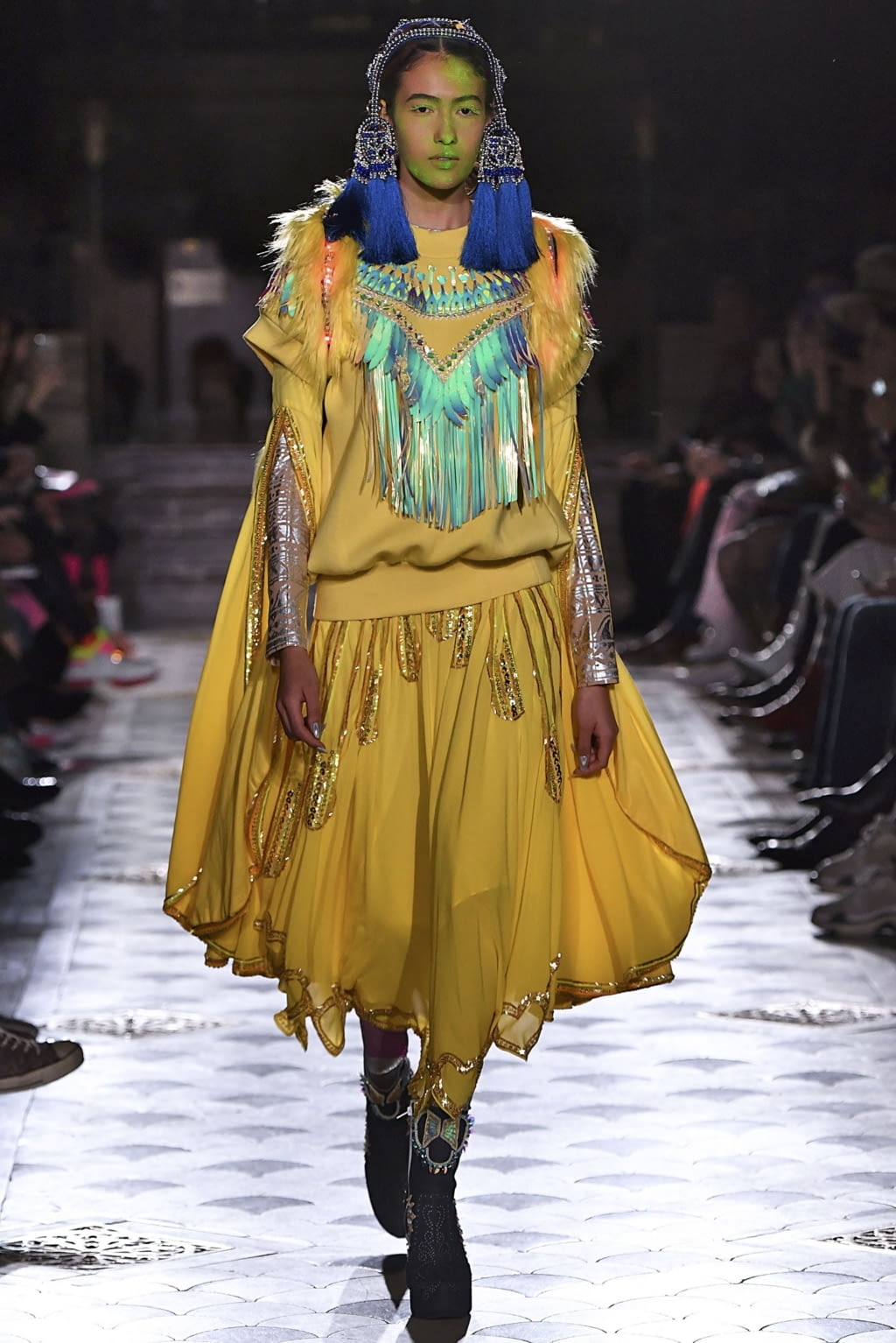Fashion Week Paris Fall/Winter 2019 look 19 de la collection Manish Arora womenswear
