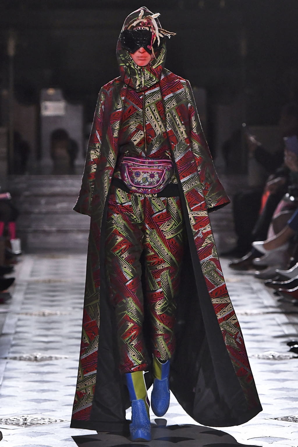 Fashion Week Paris Fall/Winter 2019 look 28 from the Manish Arora collection 女装