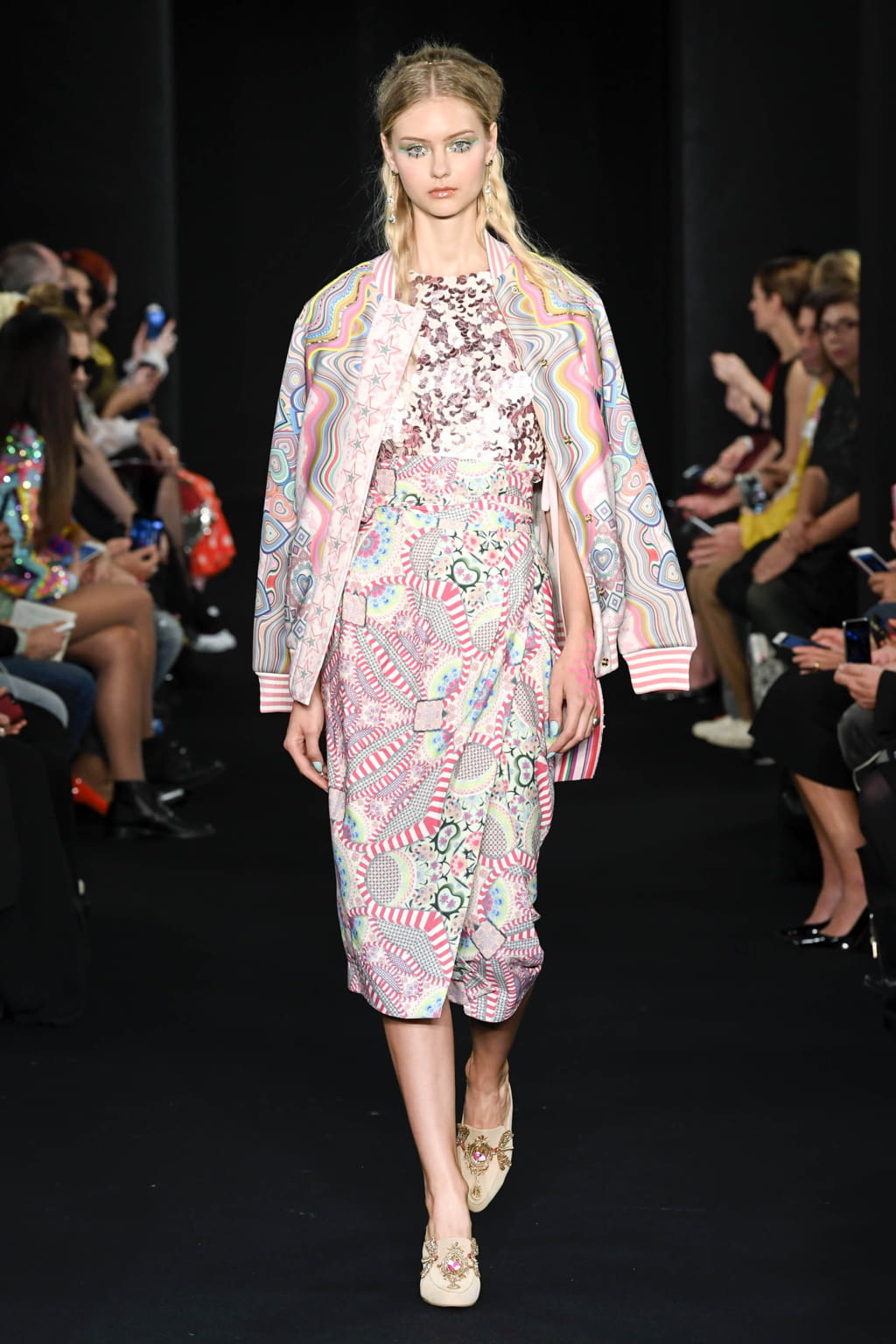 Fashion Week Paris Spring/Summer 2018 look 19 from the Manish Arora collection womenswear