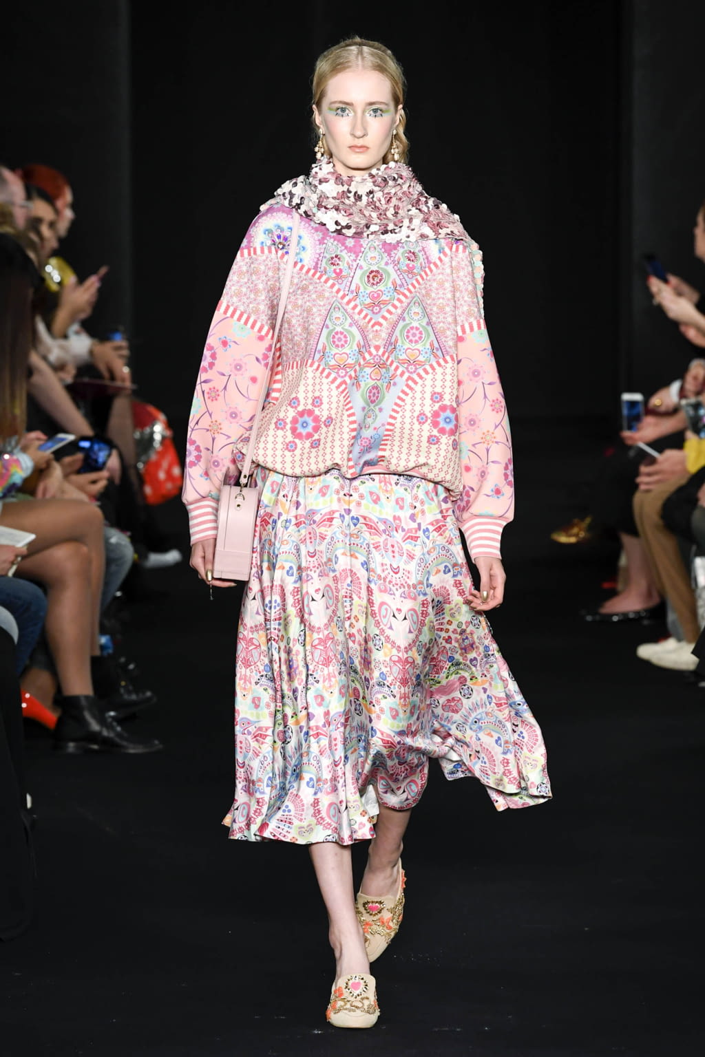 Fashion Week Paris Spring/Summer 2018 look 20 from the Manish Arora collection 女装