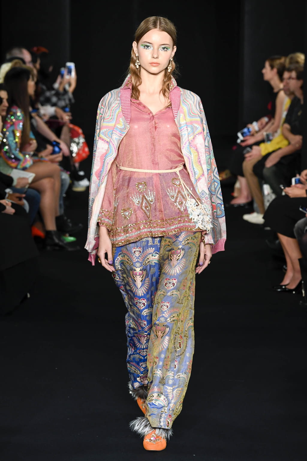 Fashion Week Paris Spring/Summer 2018 look 30 from the Manish Arora collection 女装