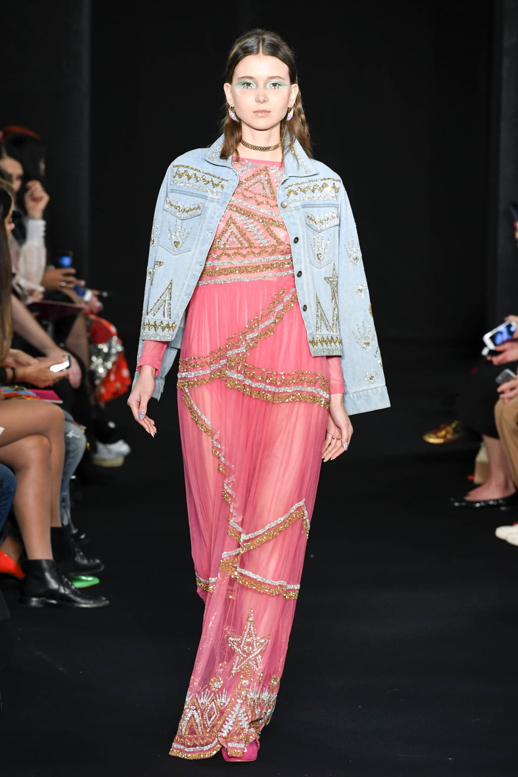 Fashion Week Paris Spring/Summer 2018 look 32 from the Manish Arora collection 女装