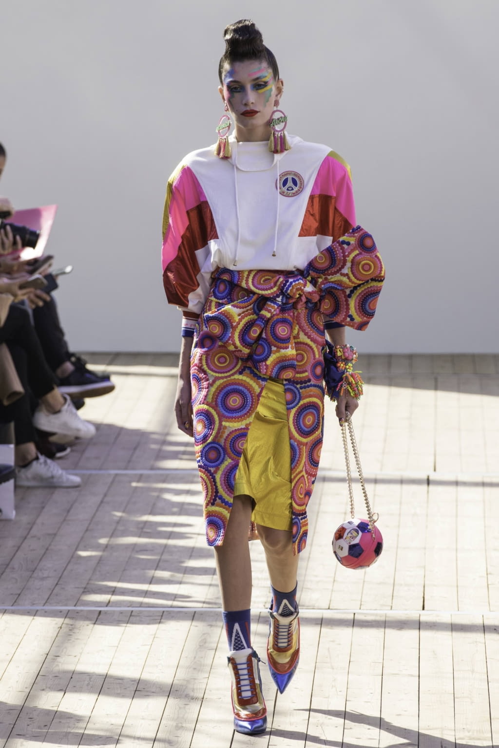 Fashion Week Paris Spring/Summer 2019 look 16 from the Manish Arora collection womenswear