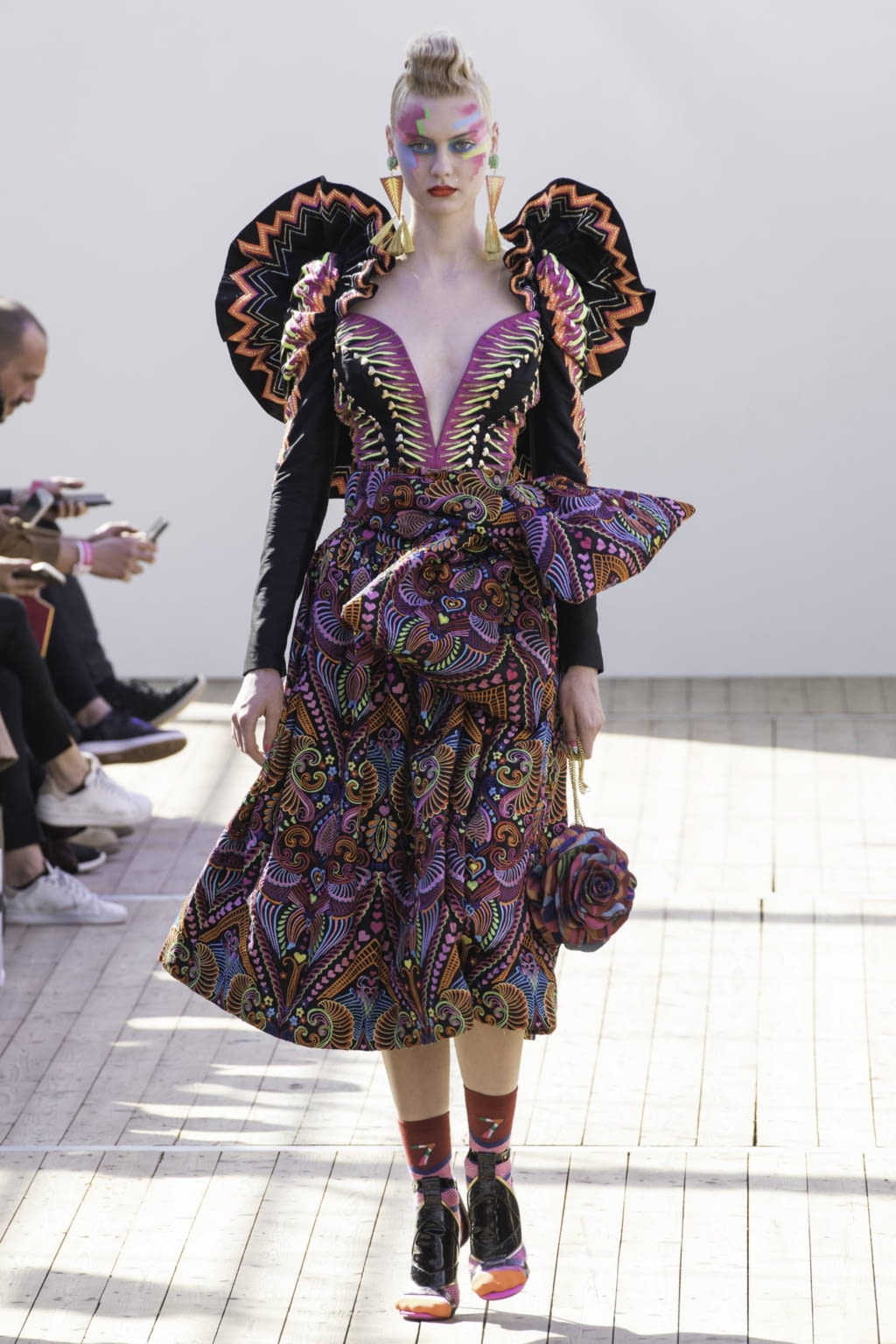 Fashion Week Paris Spring/Summer 2019 look 30 from the Manish Arora collection 女装