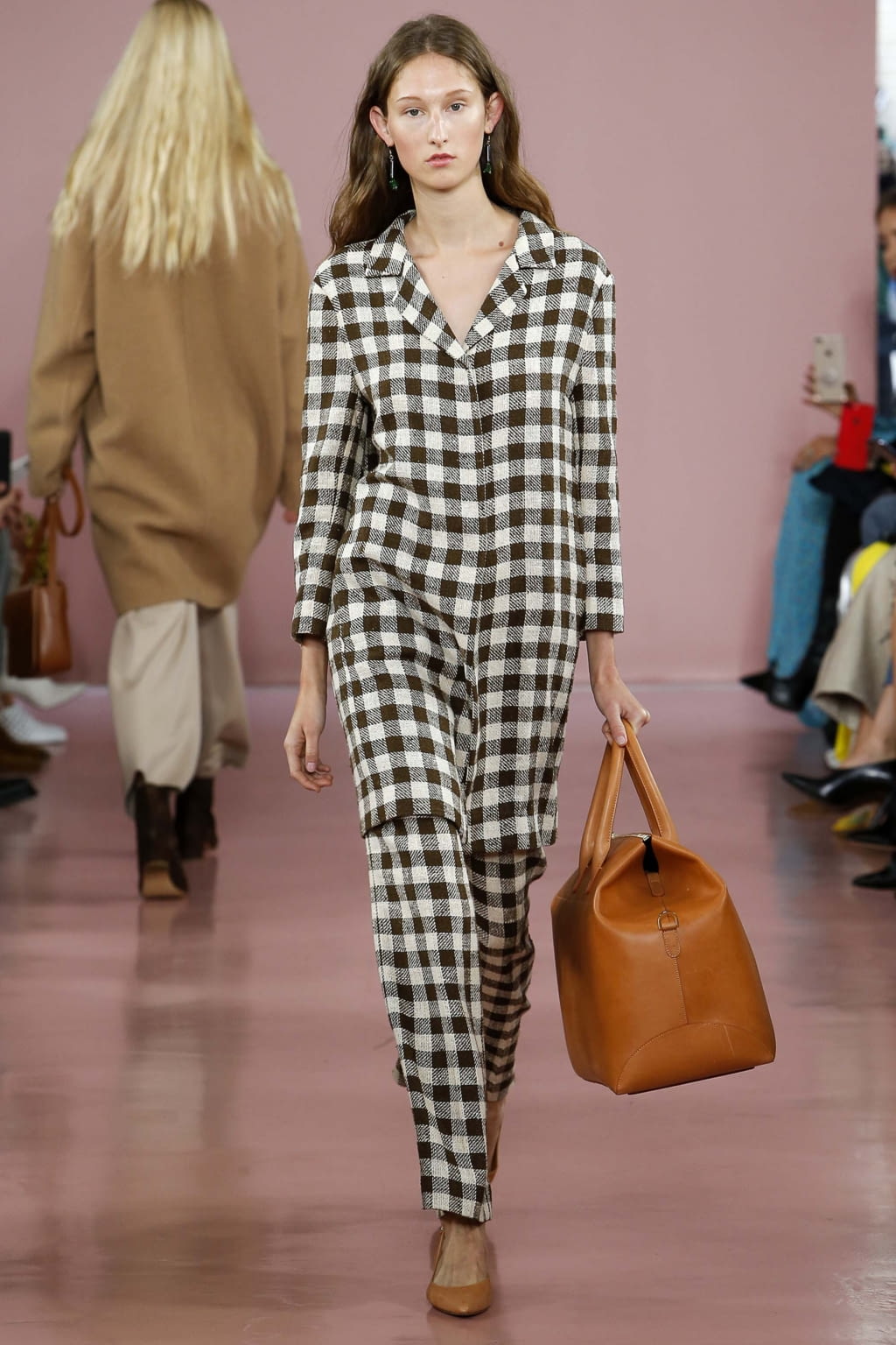 Fashion Week New York Fall/Winter 2017 look 6 from the Mansur Gavriel collection 女装
