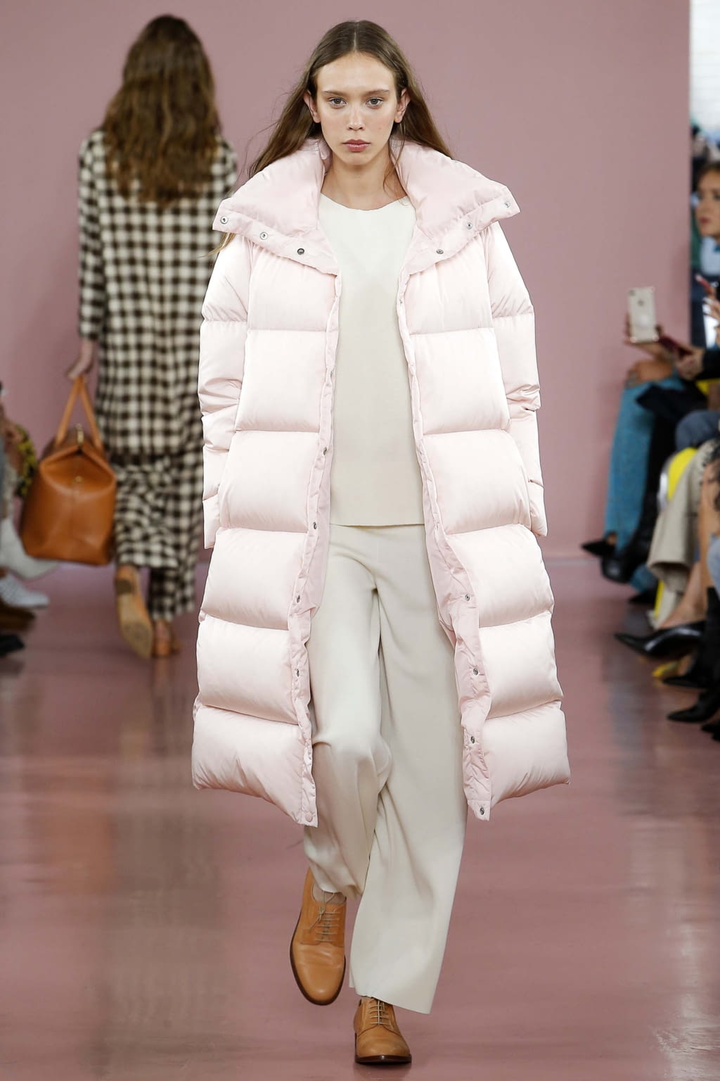 Fashion Week New York Fall/Winter 2017 look 7 from the Mansur Gavriel collection 女装